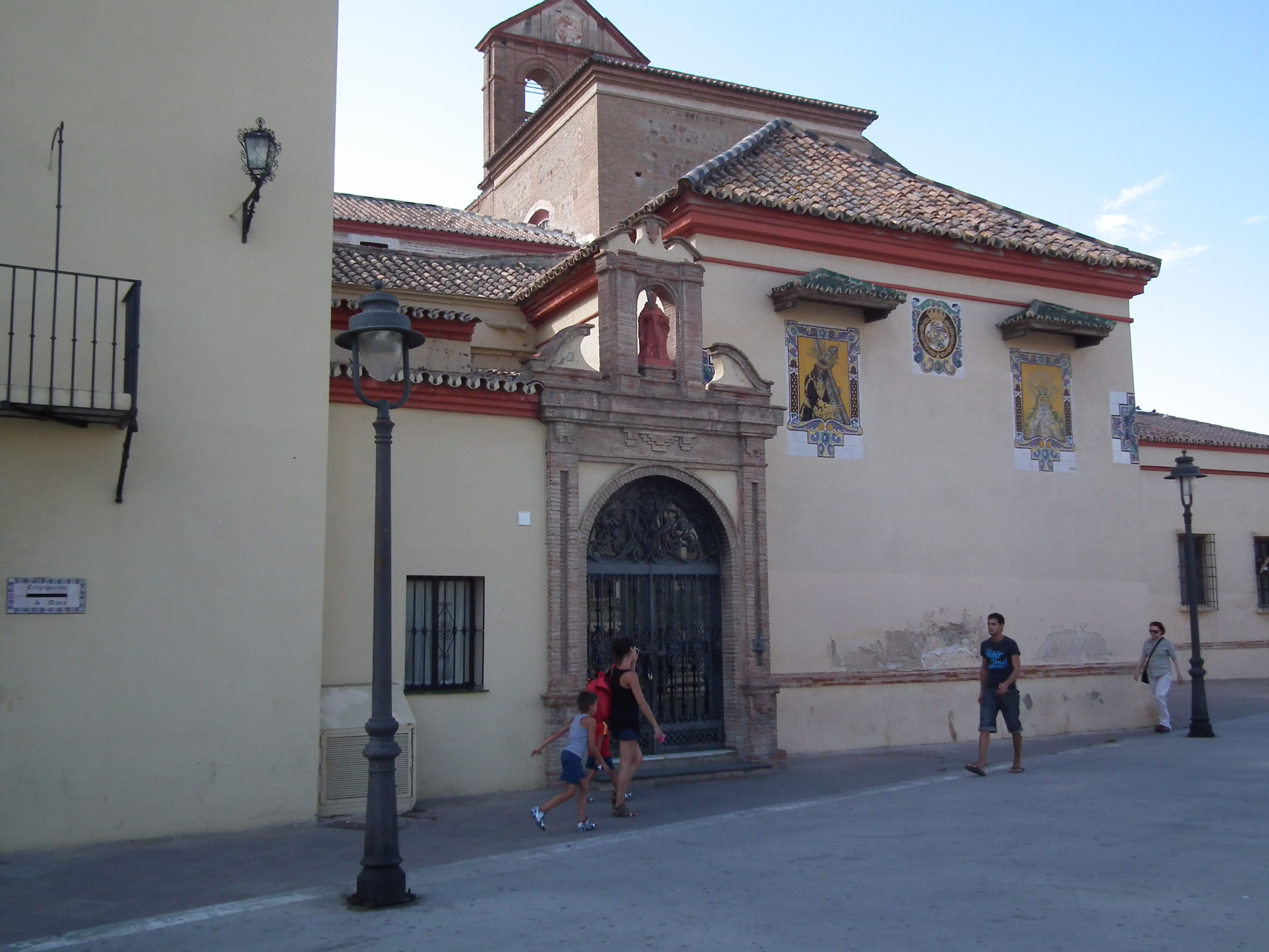 leisure activity, street, history, men, outdoors, incidental people, bicycle, women, malaga, group of people, andalucia, people, málaga, built structure, HD Wallpaper