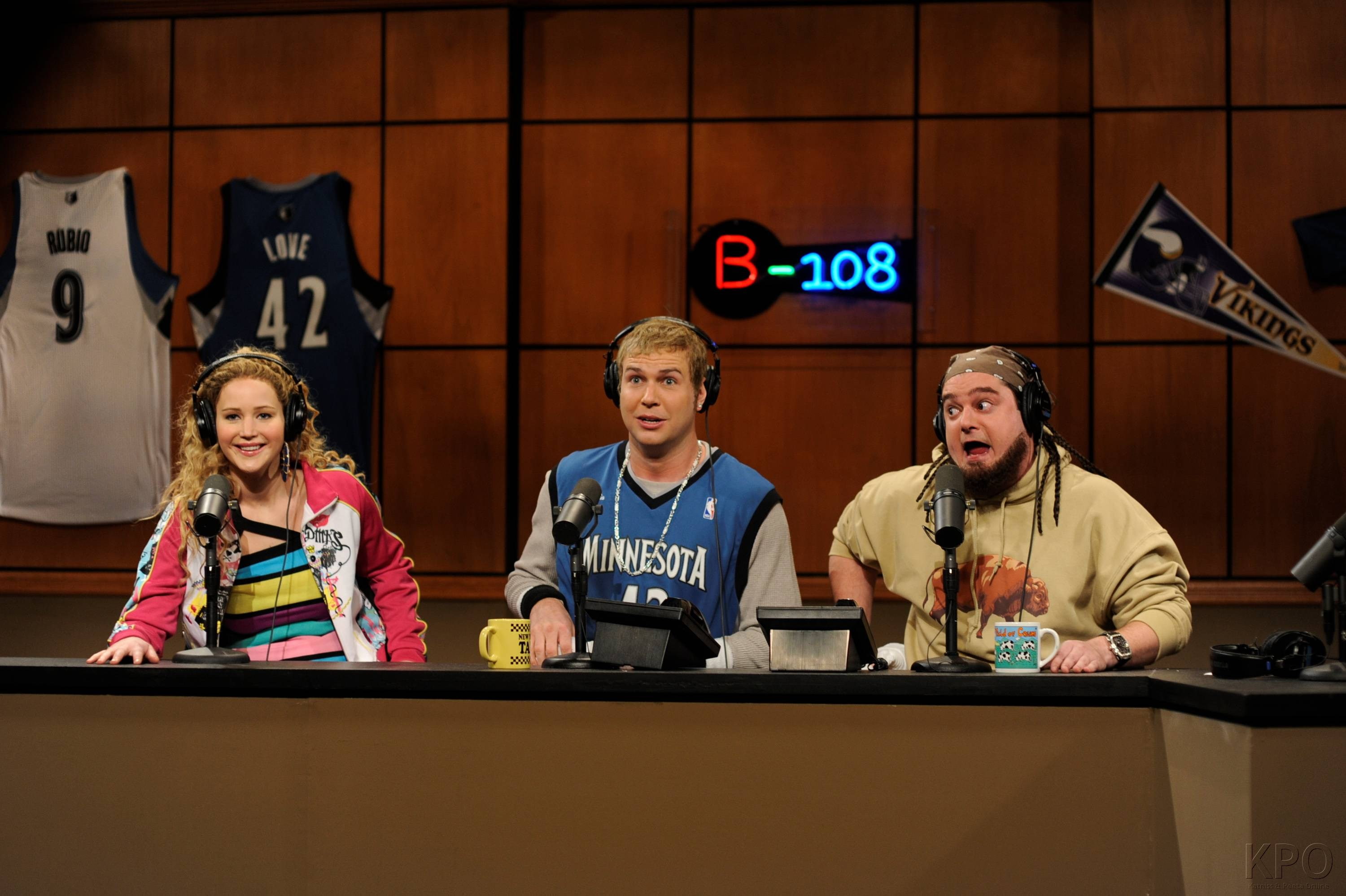 group of people, indoors, table, nightlife, food and drink, women, waist up, people, adult, saturday night live, occupation, food, females, sitting, arts culture and entertainment, HD Wallpaper