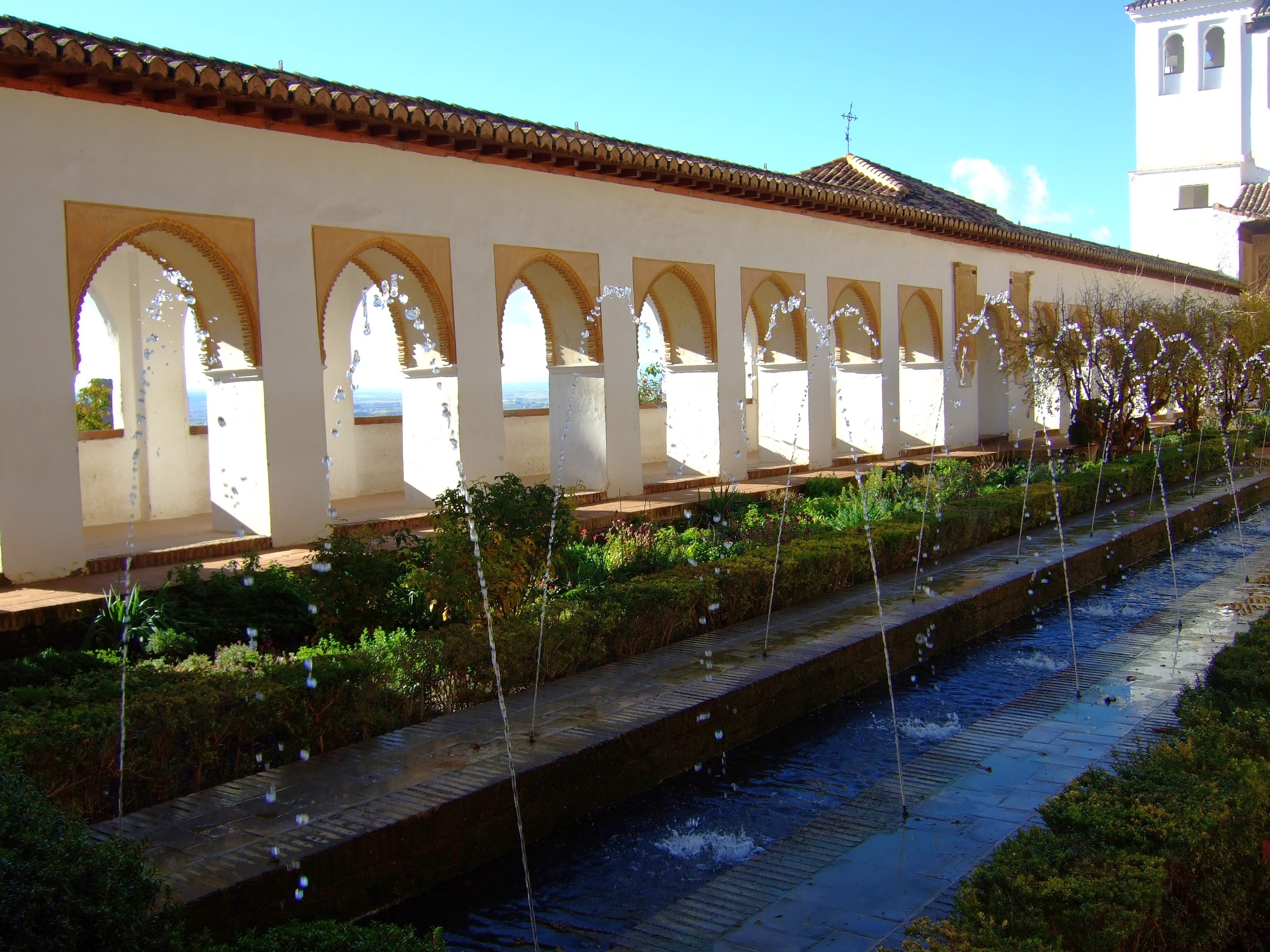 building, andalusia, plant, 2K, gardens, day, swimming pool, no people, arch, spain, grass, generalife, nature, pool, pond, architecture, water, sky, canal, HD Wallpaper