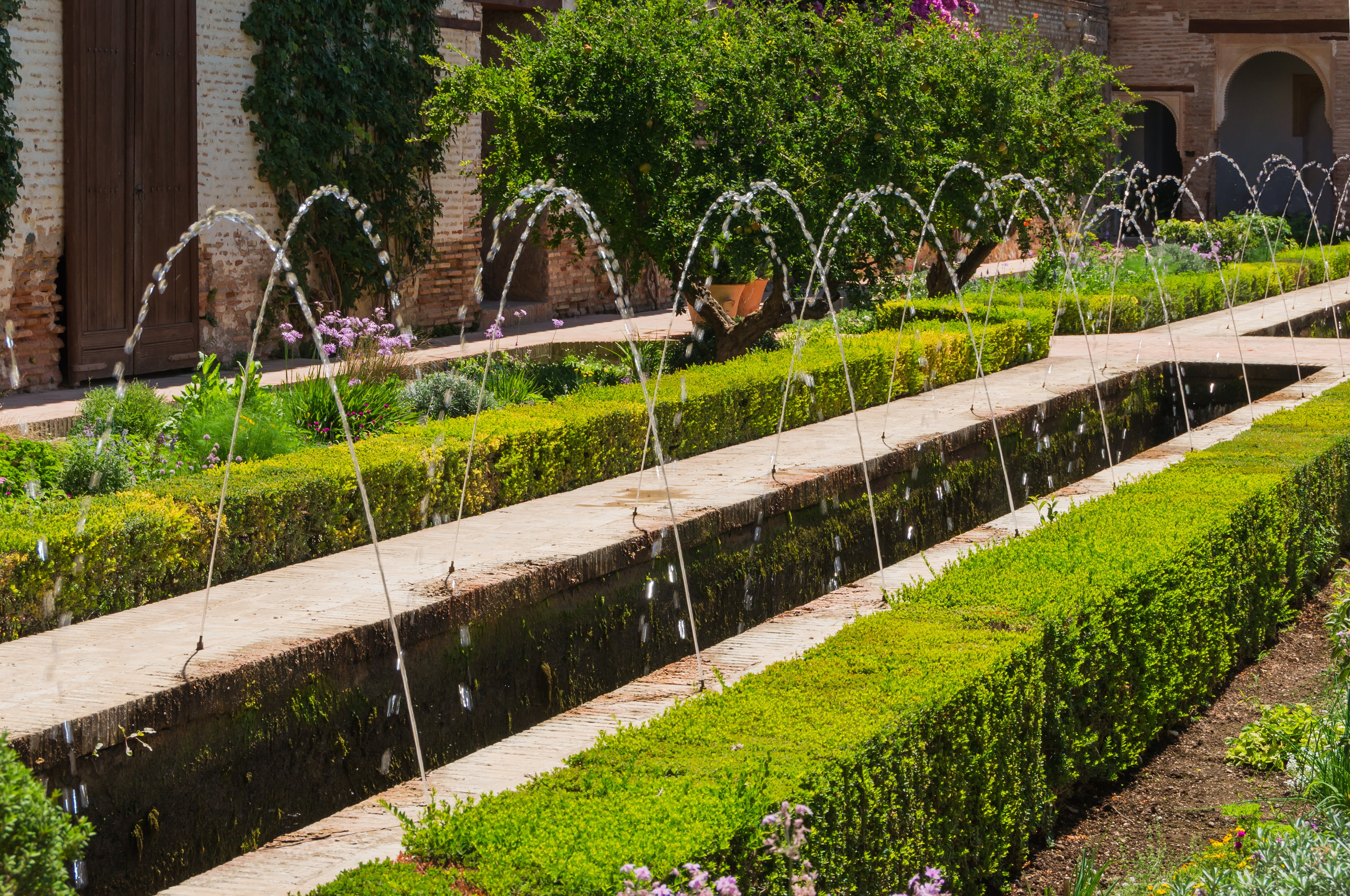 kings, spraying, unesco world heritage site, andalusia, hedge, park, built structure, patio, grass, summer palace, garden path, historic, tree, spain, day, HD Wallpaper