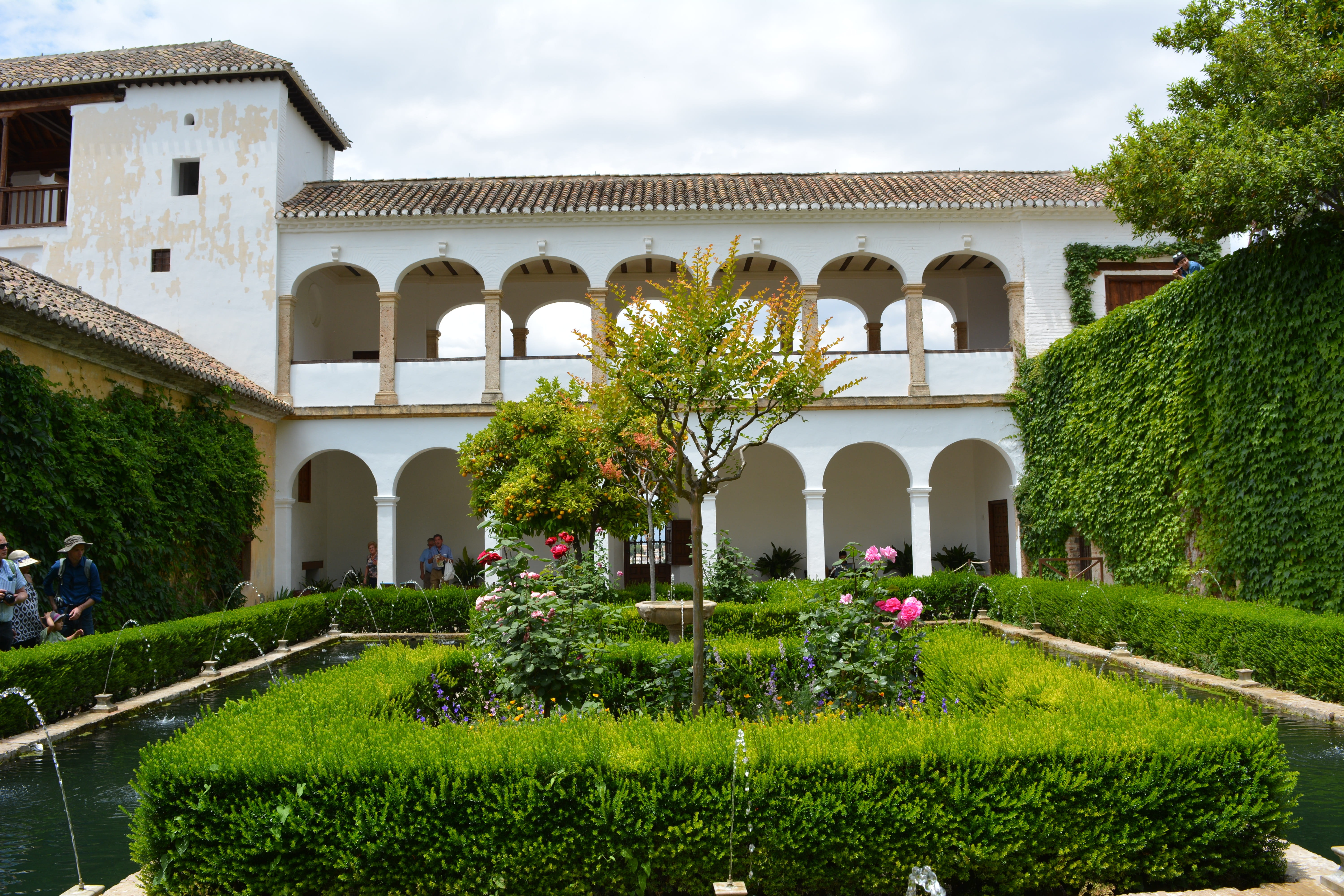 grass, growth, 5K, andalusia, formal garden, day, flowering plant, outdoors, nature, sky, no people, Garden, history, arch, tree, built structure, flower, HD Wallpaper