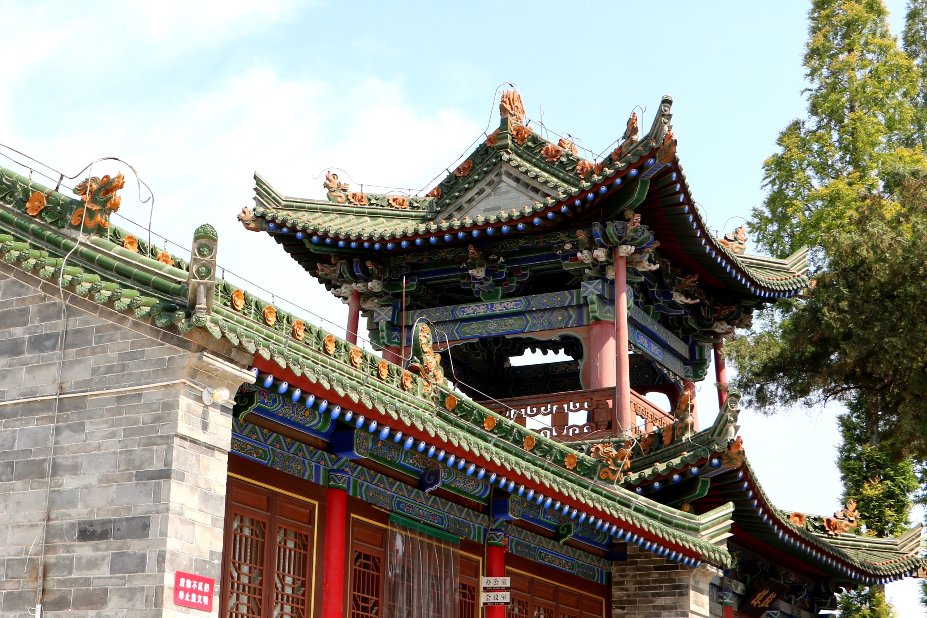 place of worship, roof, building exterior, ornate, sky, outdoors, building, nature, spirituality, china, low angle view, art and craft, tree, 2K, shaanxi, HD Wallpaper