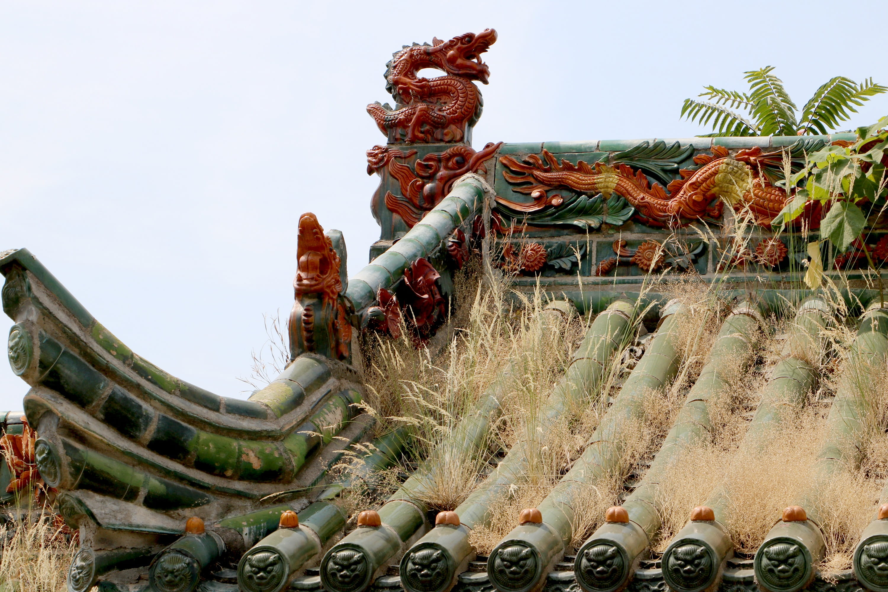 outdoors, sculpture, dragon, building exterior, plant, architecture, religion, shaanxi, built structure, rusty, no people, nature, museum, spirituality, HD Wallpaper
