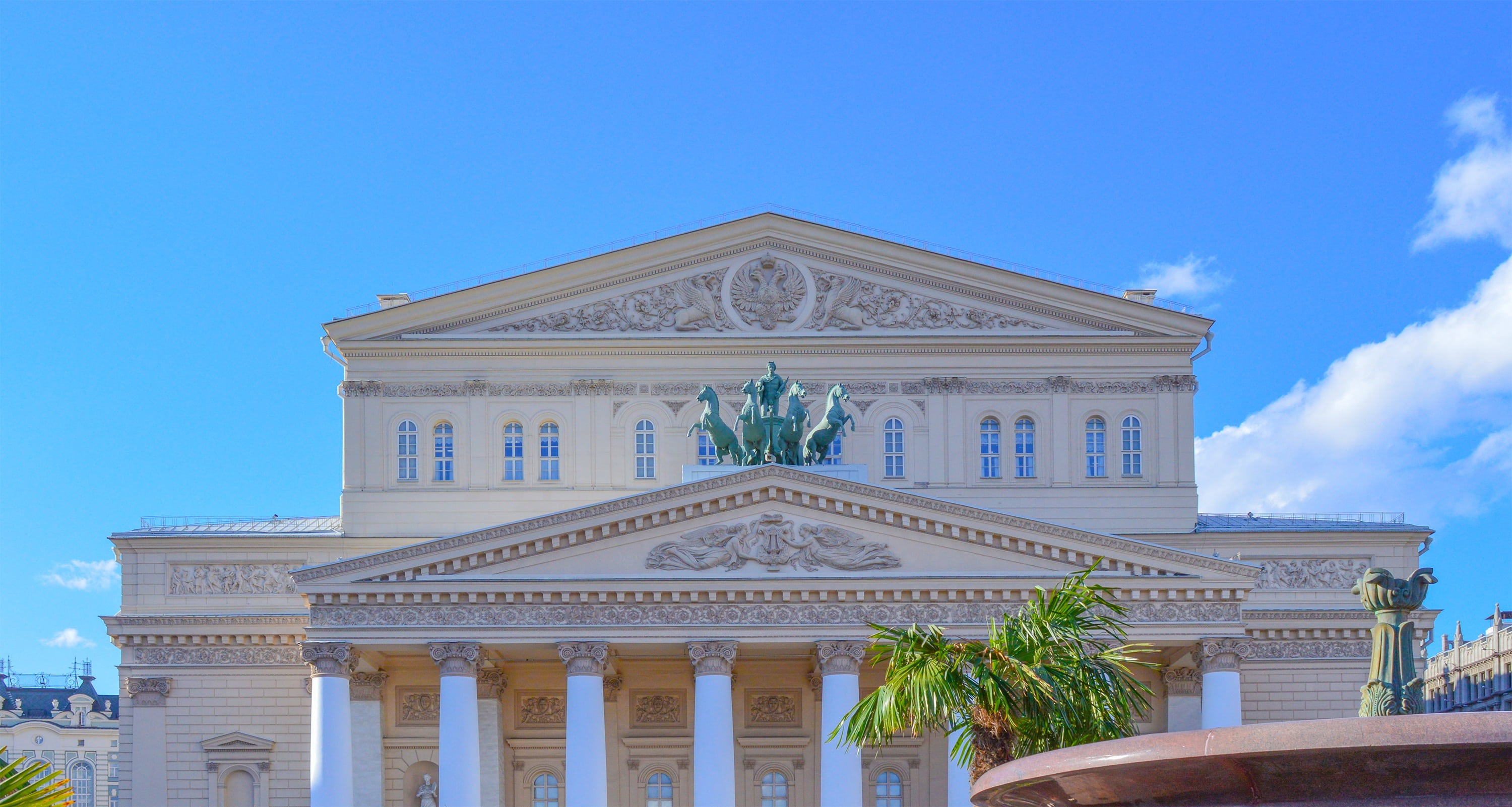 courthouse, moscow, sky, theatre, travel destinations, famous Place, ornate, pediment, outdoors, facade, ballet, building exterior, sculpture, antiquity, HD Wallpaper