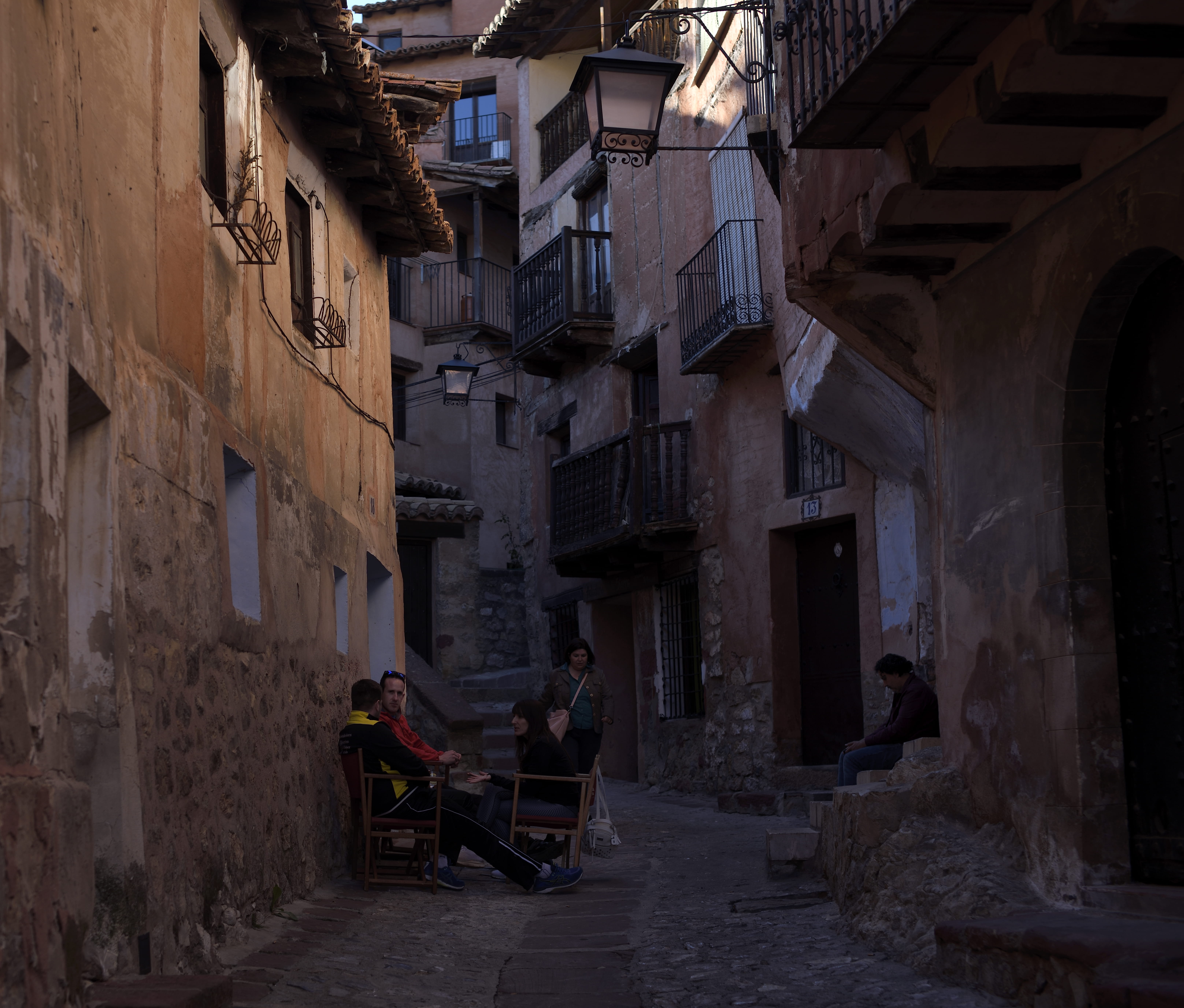 nikon, banister, built structure, human, españa, damaged, street, handrail, 5K, beside, day, sitting, walkway, bench, pavement, old, building exterior, HD Wallpaper