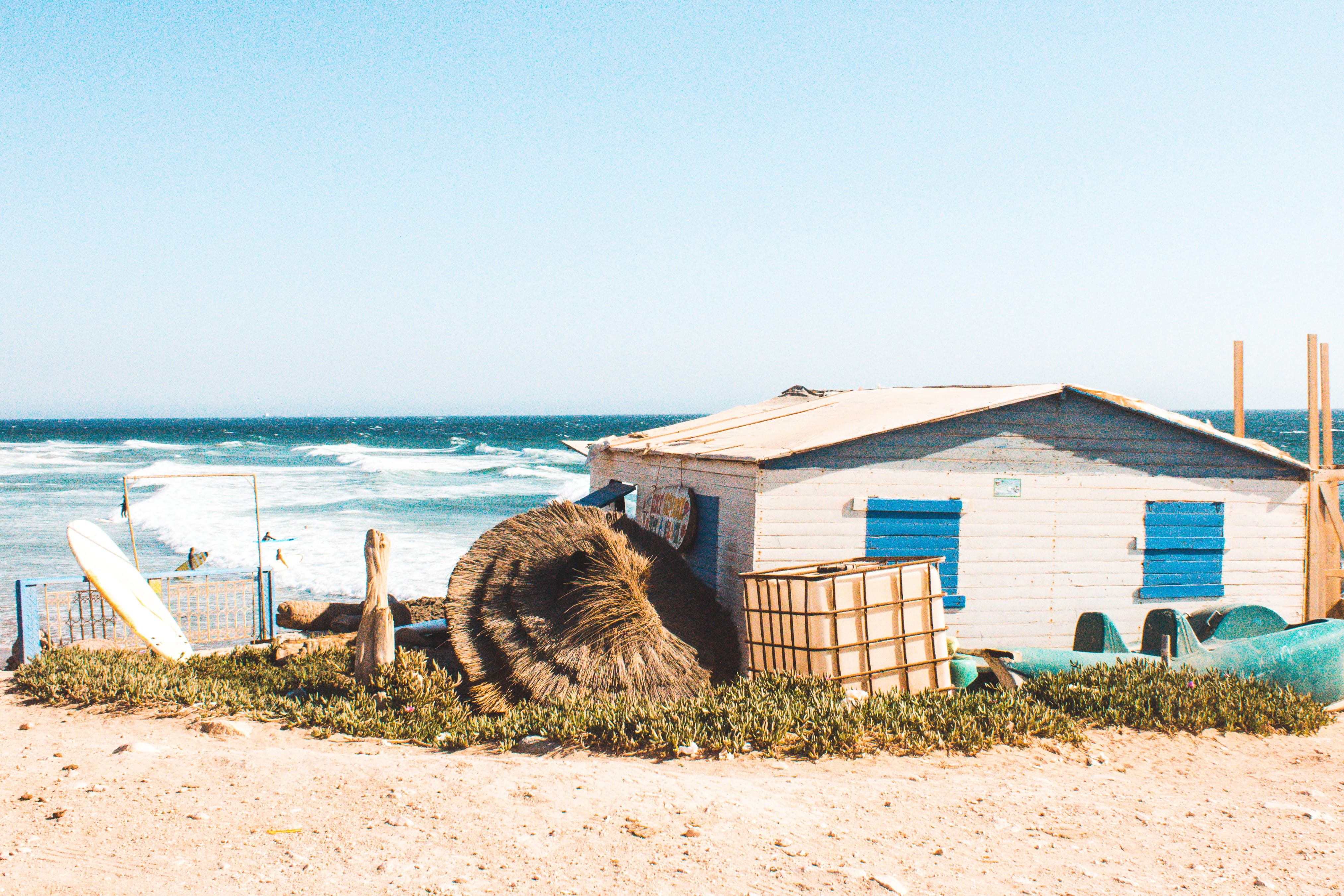 no people, beach, animal, nature, outdoors, copy space, beside, sky, ibc, hut, water, architecture, white, daytime, sea, tranquility, house, beach hut, HD Wallpaper
