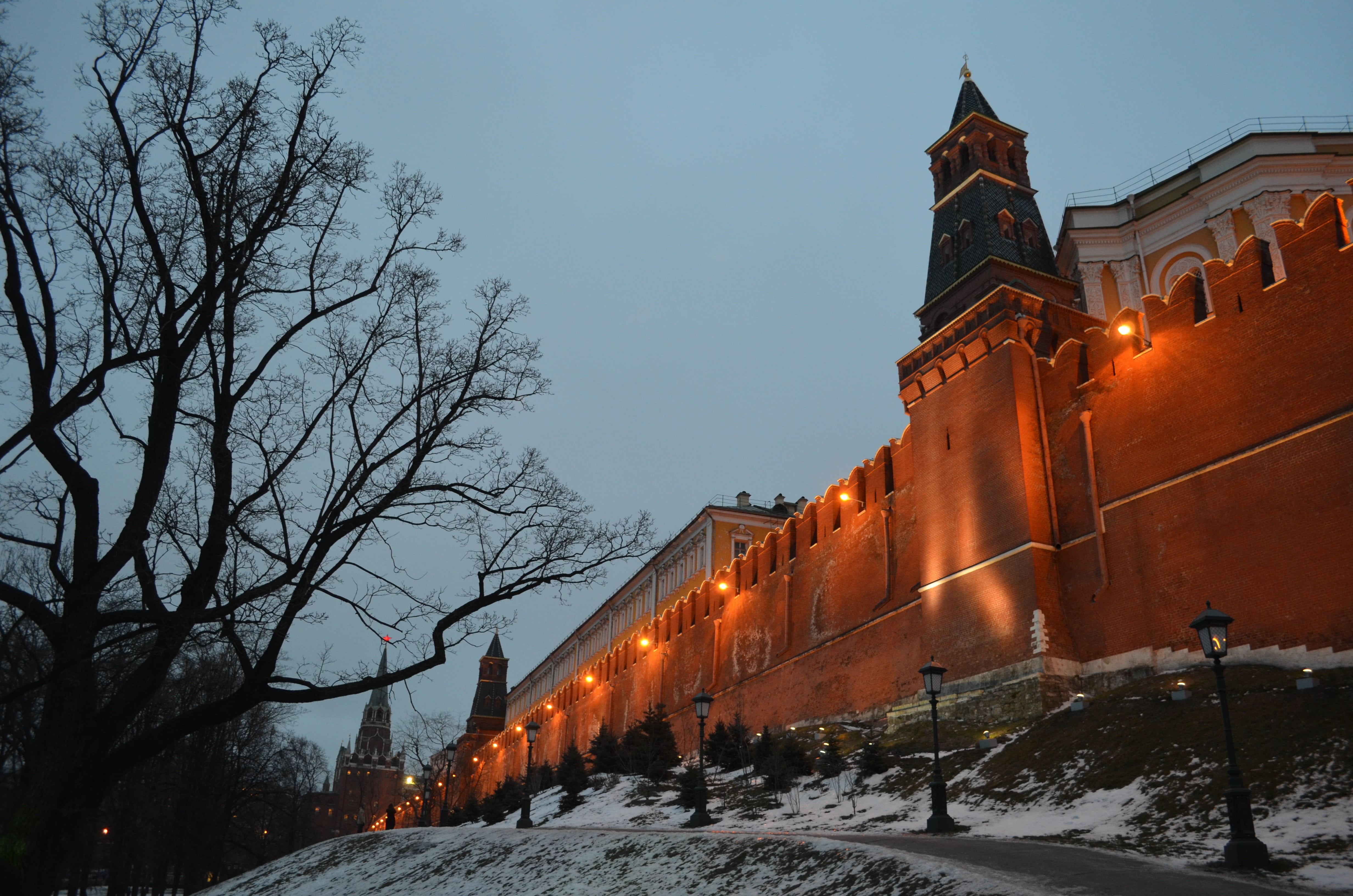 travel, culture, concrete, building exterior, famous, cold temperature, winter, sky, night, low angle view, nightume, landmark, plant, tree, moscow, travel destinations, HD Wallpaper
