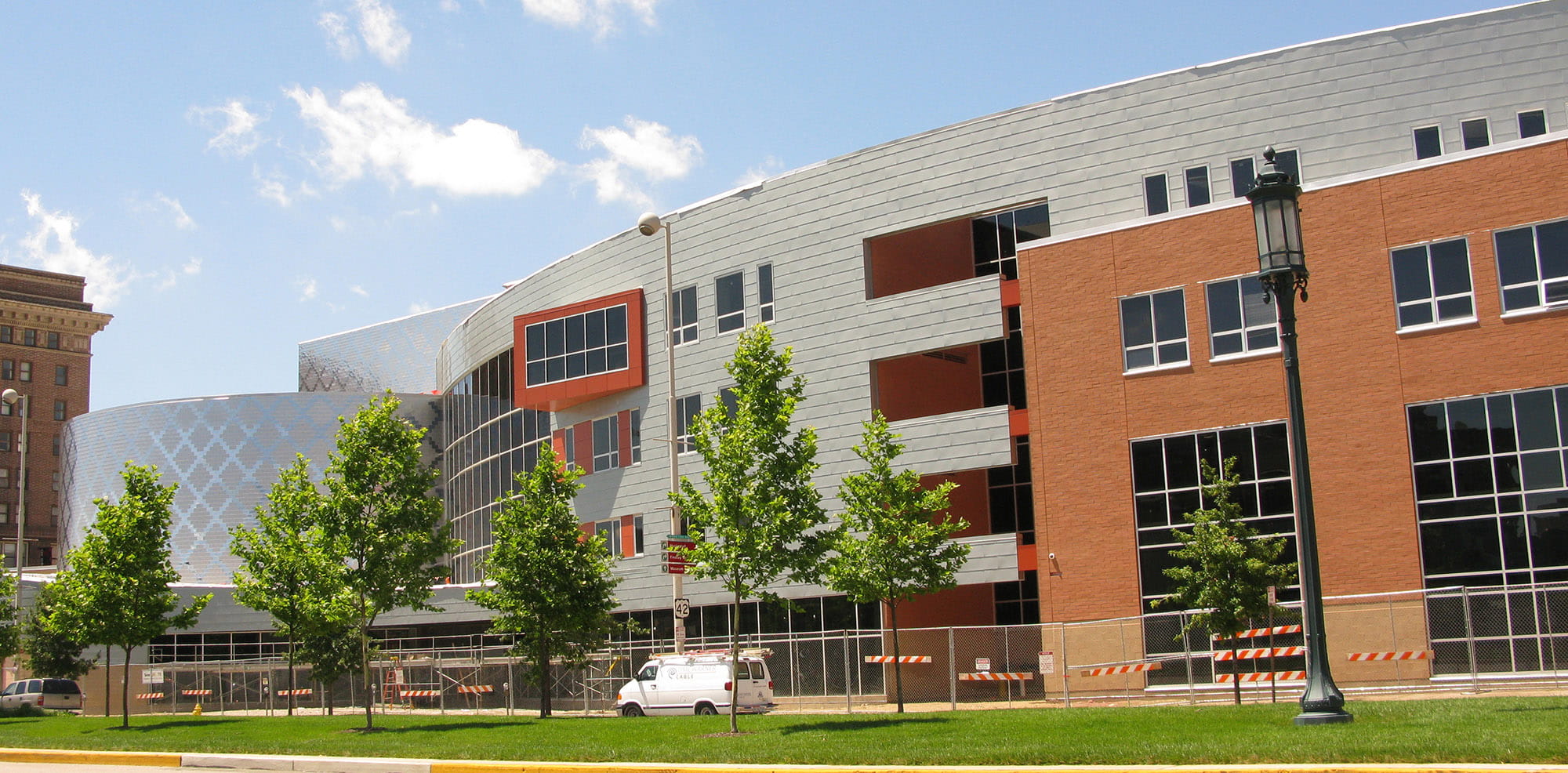 creative, ohio, School for Creative and Performing Arts, day, building Exterior, brick, entrance, apartment, United States, sunlight, school, campus, cincinnati, HD Wallpaper