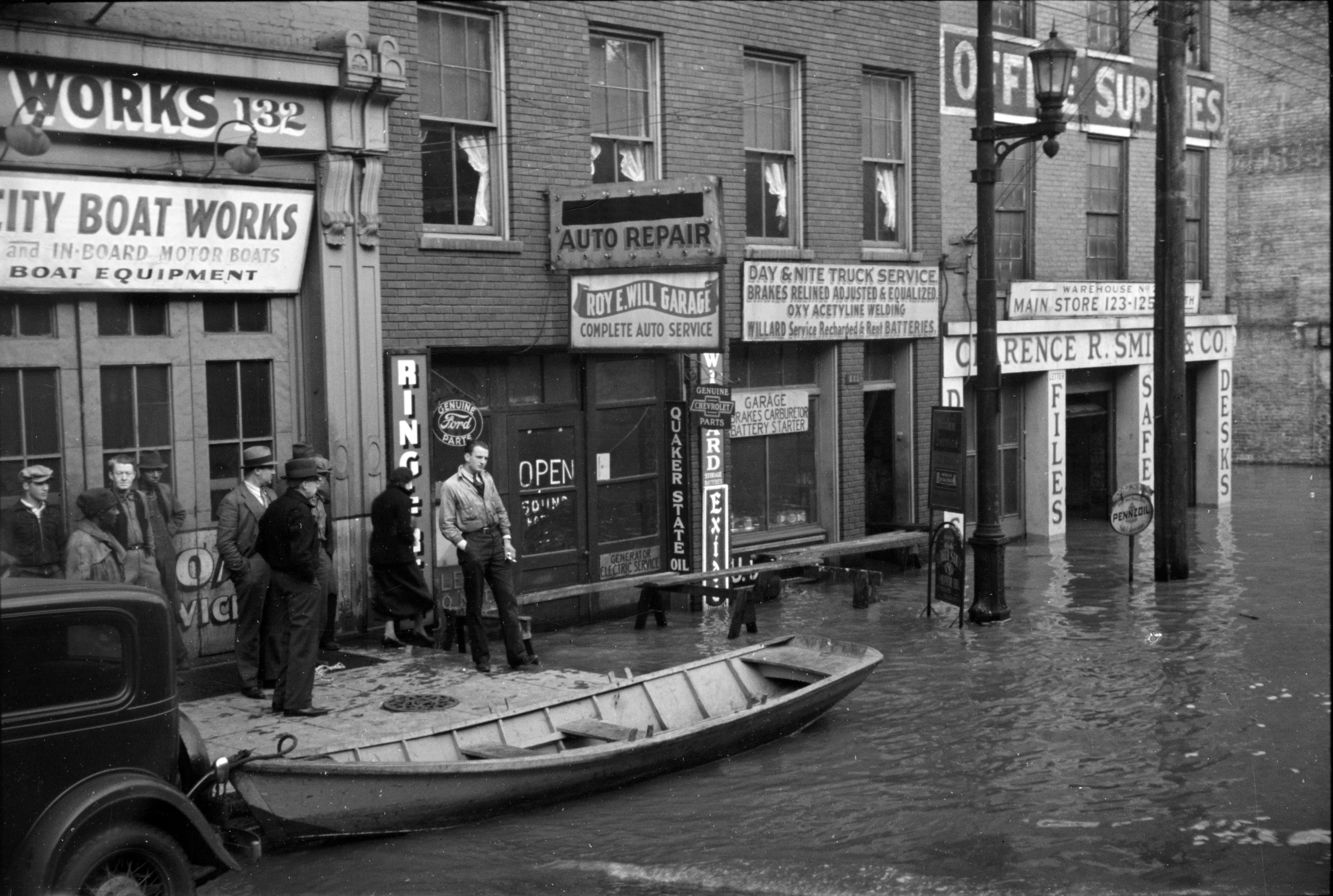 vintage, ohio river flood, 4K, men, day, Flood, building exterior, public domain, canal, western script, buildings, lifestyles, 1936, photos, black And White, HD Wallpaper
