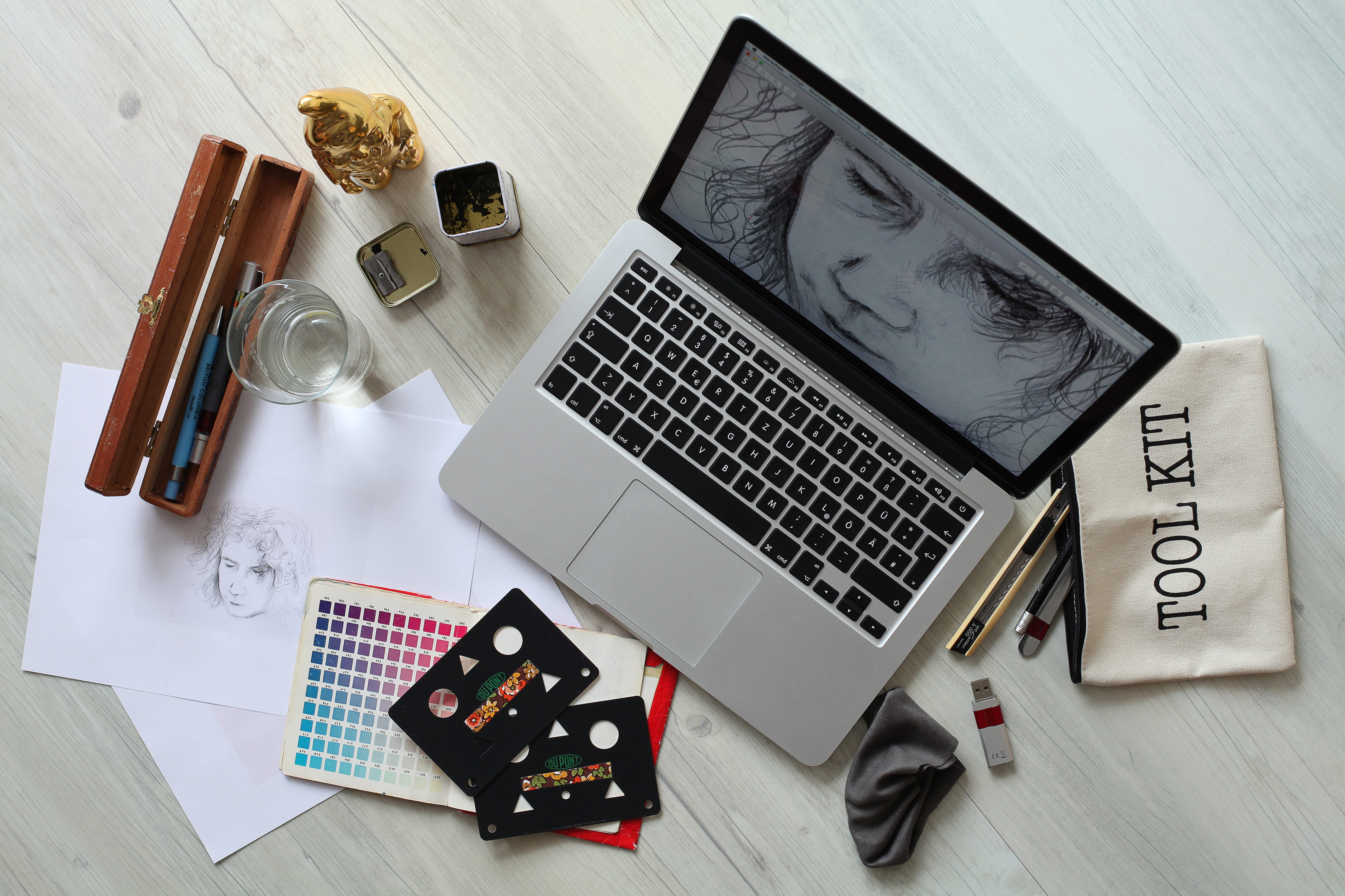 connection, digital, no people, indoors, table, large group of objects, office, modern, desk, 5K, monitor, wood - material, turned, workplace, graphic, HD Wallpaper