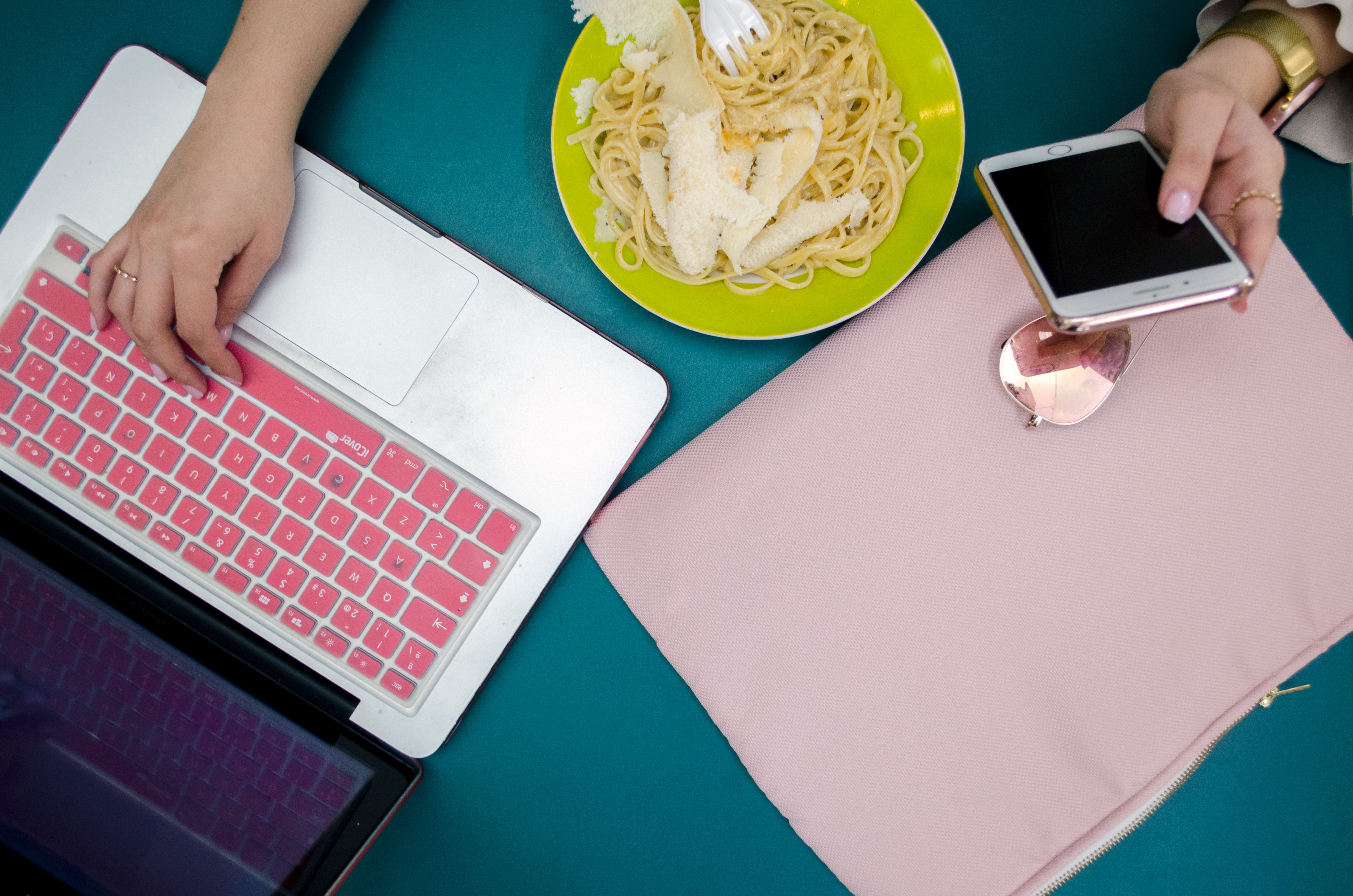 cellphone, high angle view, food and drink, overview, technology, communication, computer, laptop, smart phone, adult, holding, indoors, mexico market (mercado gourmet), HD Wallpaper