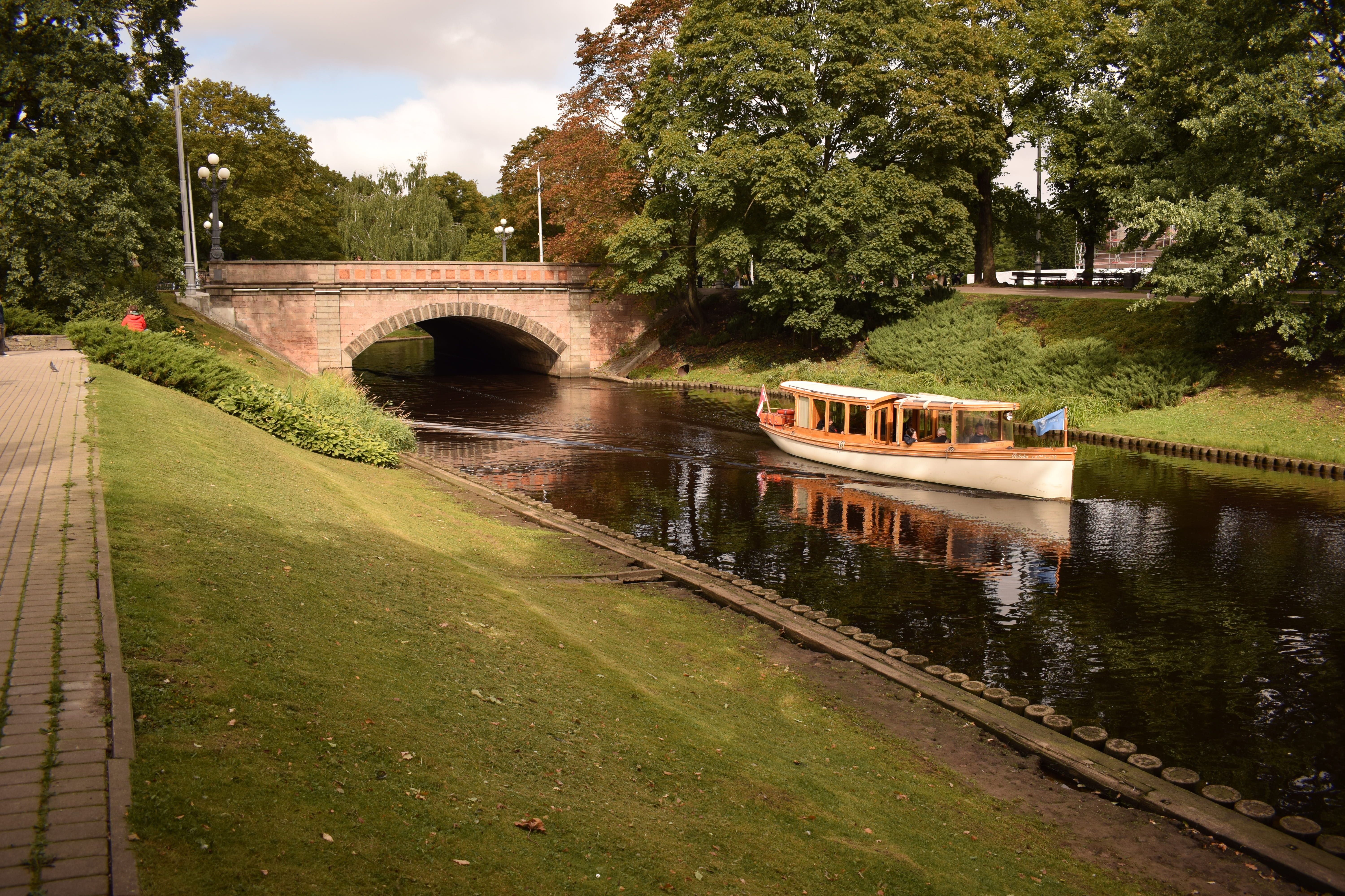 travel, river, built structure, tourist, no people, transportation, connection, green color, town, bridge, canal, traditional, city, tree, summer, plant, HD Wallpaper
