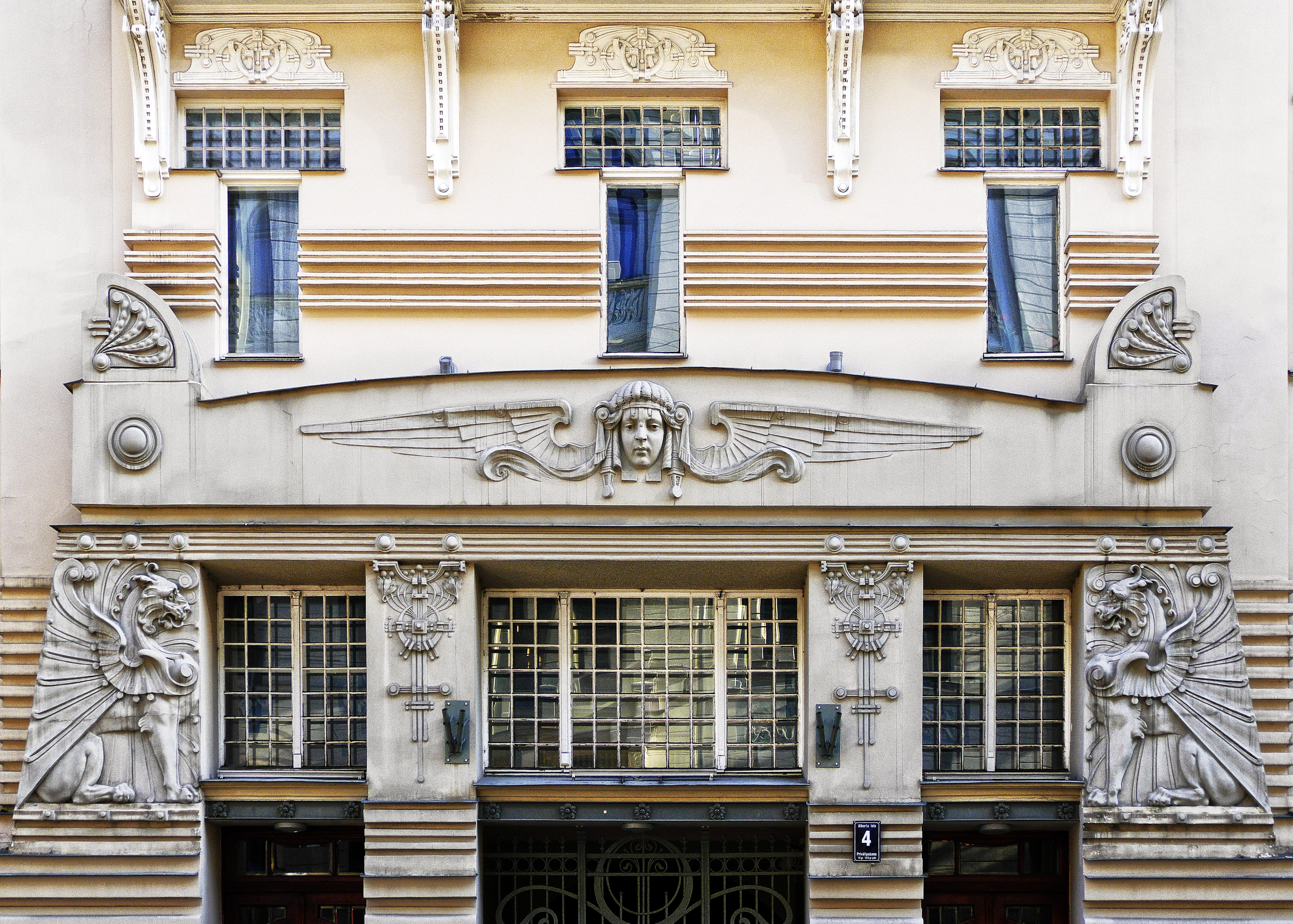 building, history, 4K, day, playful, facade, full frame, architectural column, carving, secessionists, built structure, railing, playfulness, ornate, art nouveau, HD Wallpaper