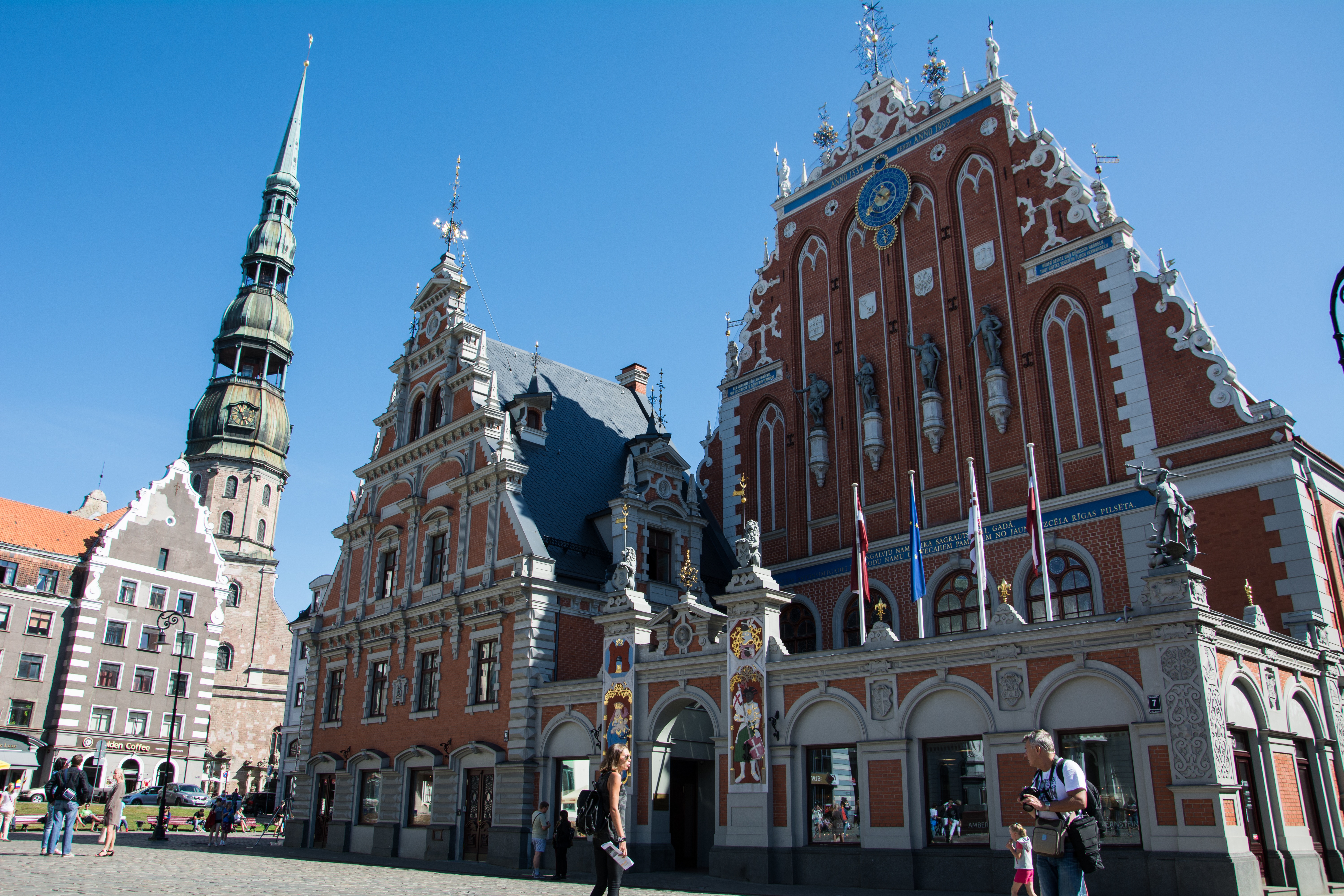 belief, places of interest, historically, blue, outdoors, town Square, town, crowd, sky, cathedral, tourist attraction, old town, place of worship, history, HD Wallpaper