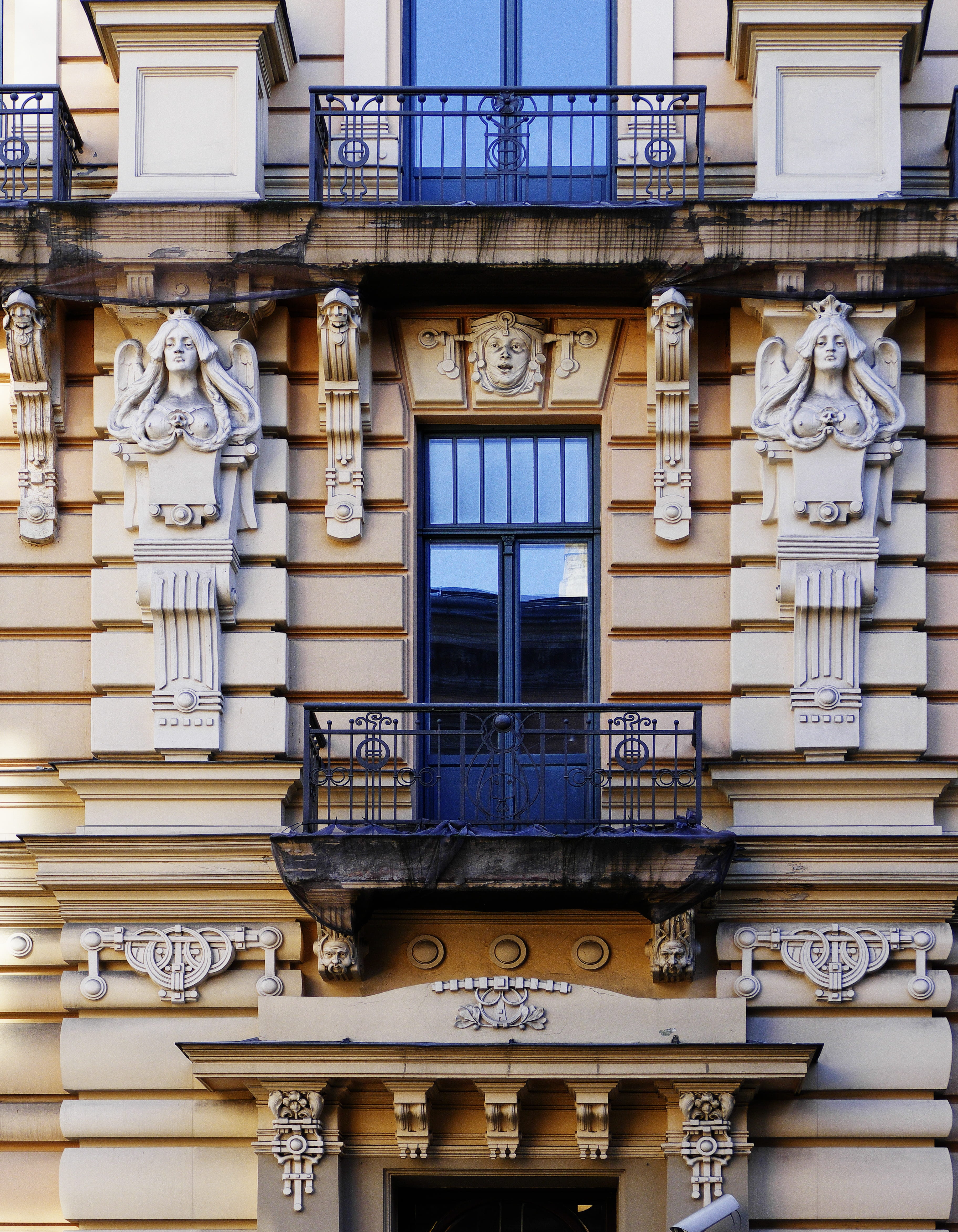 ornate, human representation, low angle view, architecture, representation, old town, facade, playful, window, playfulness, built structure, building, 4K, Phone HD Wallpaper