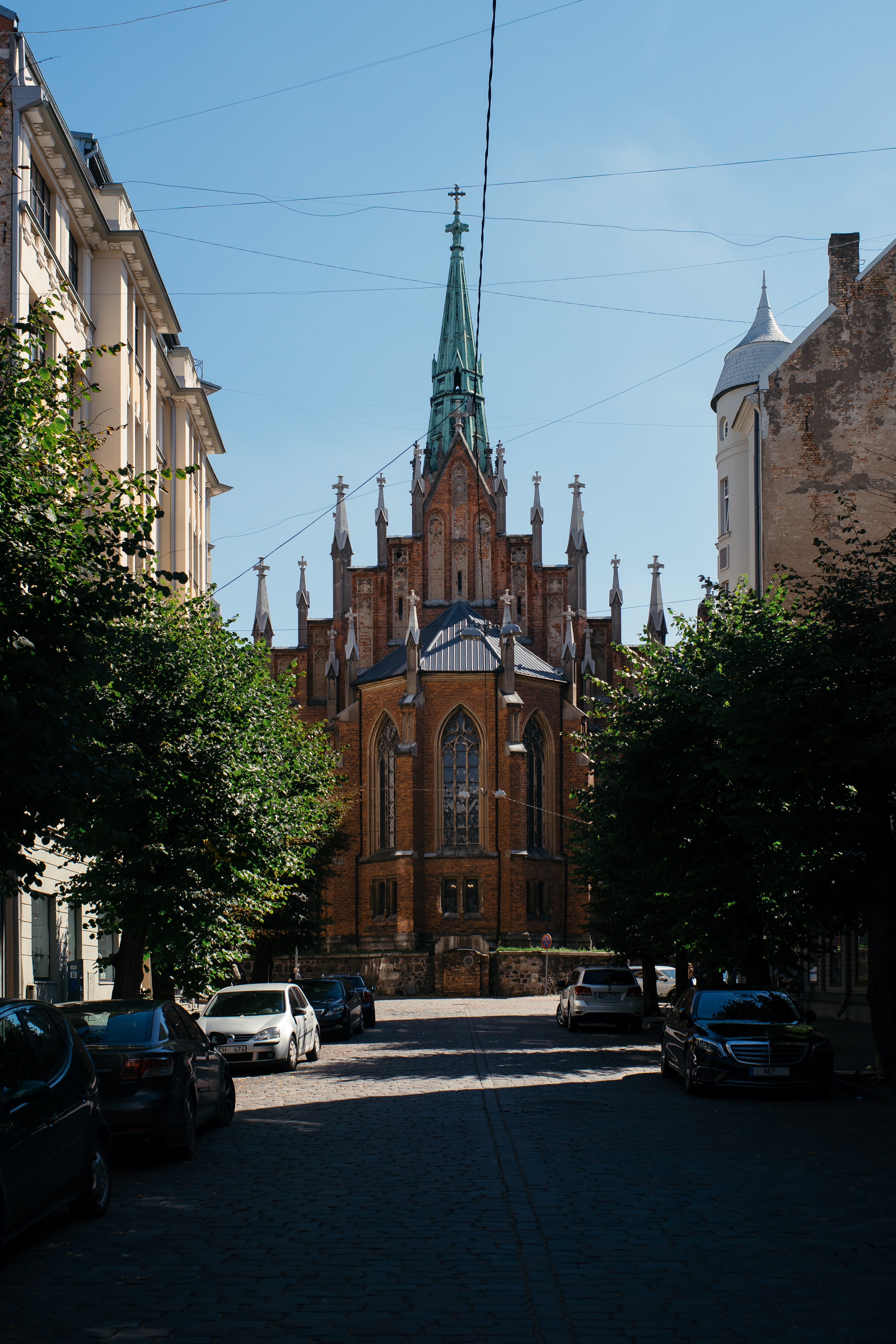 old, tree, plant, building, 4K, spire, built Structure, Old Church, car, city, architecture, street, history, st, sky, motor vehicle, urban Scene, architecture and Cityscape, Phone HD Wallpaper