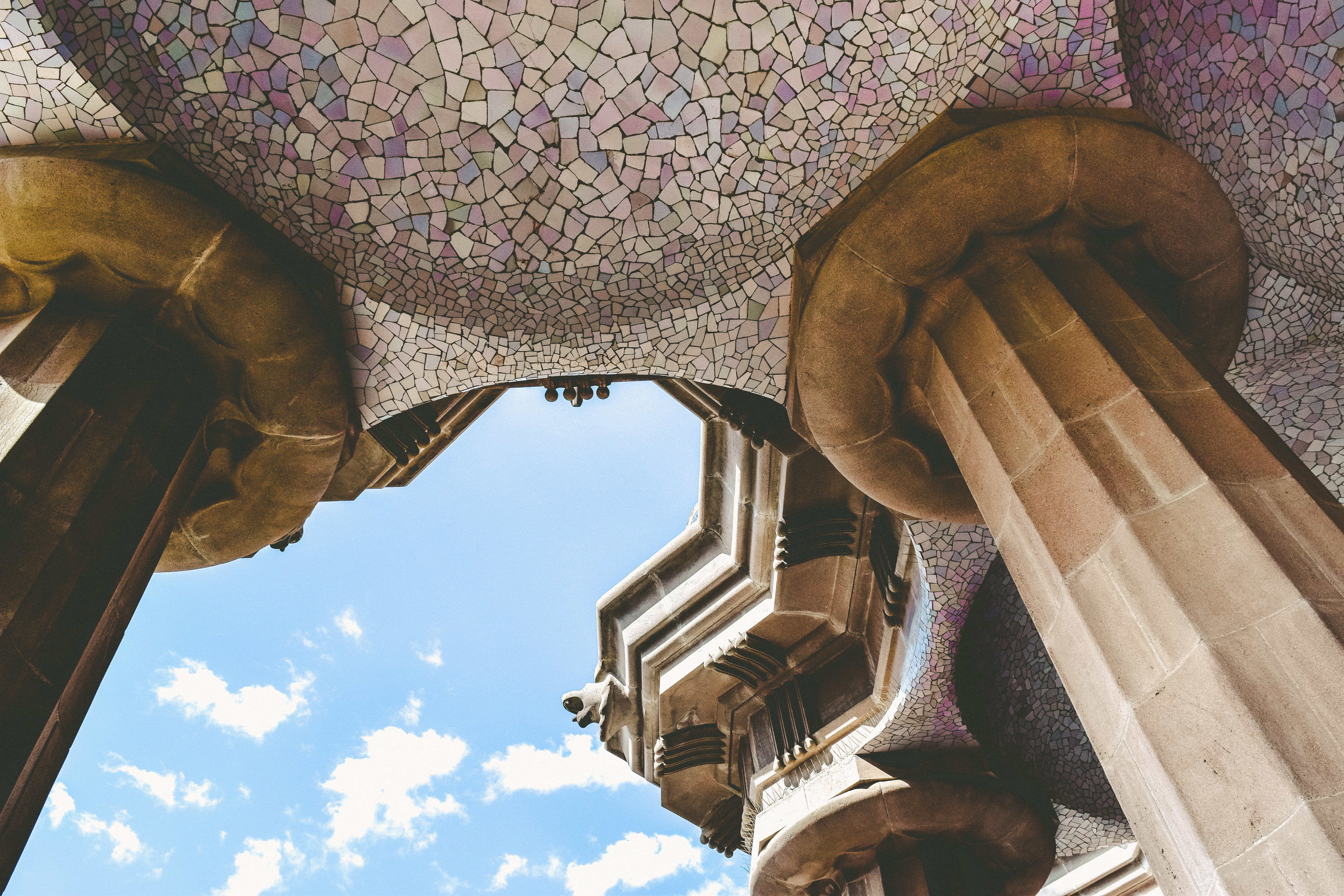 architectural column, pillars, travel, the past, spirituality, outdoors, barcelona, sky, building exterior, ornate, representation, ceiling, built structure, HD Wallpaper