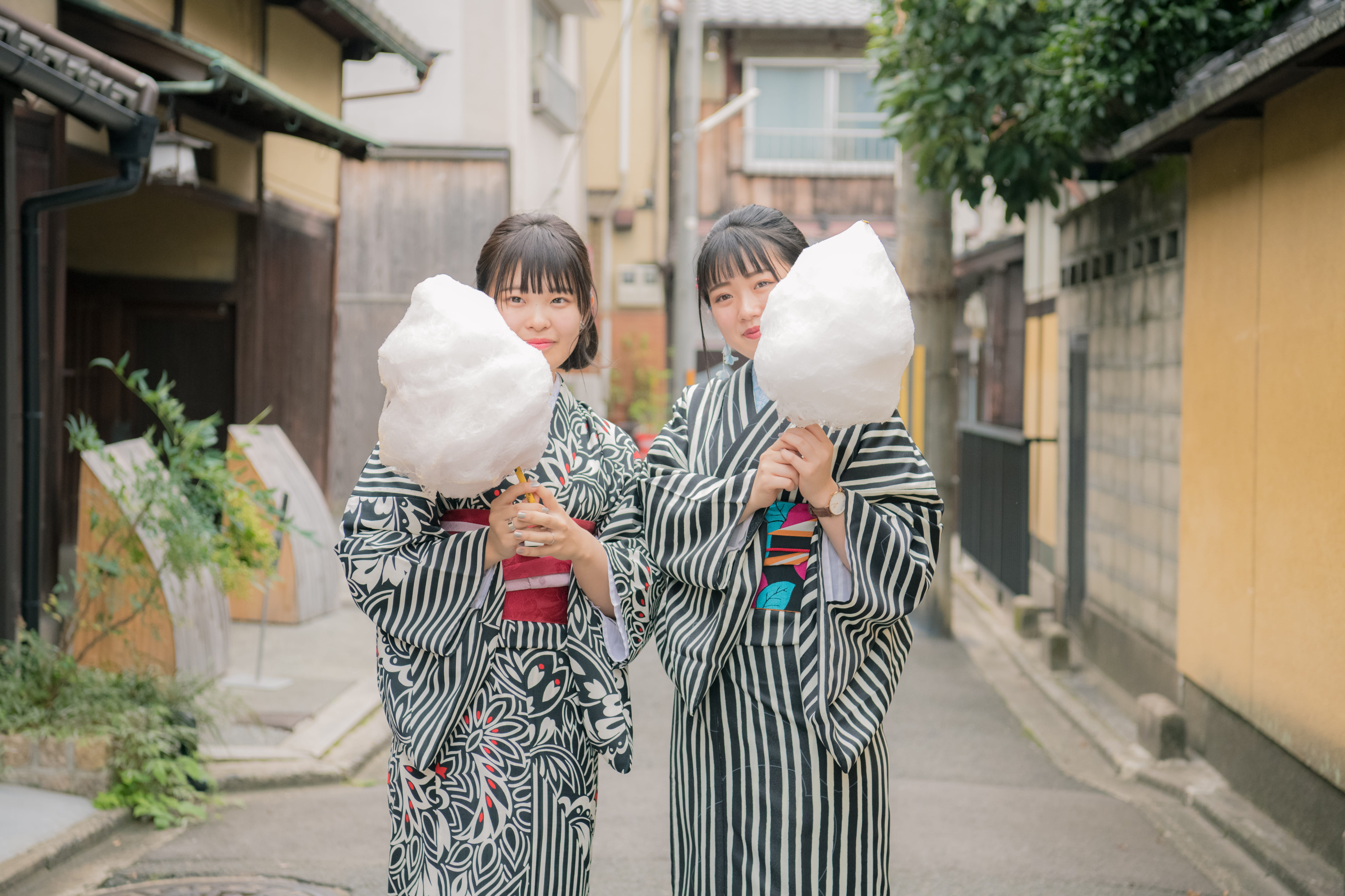 people, fashion, blur, three quarter length, beautiful, females, focus, city, women, girls, adult, kimono, female, attractive, togetherness, happiness, HD Wallpaper