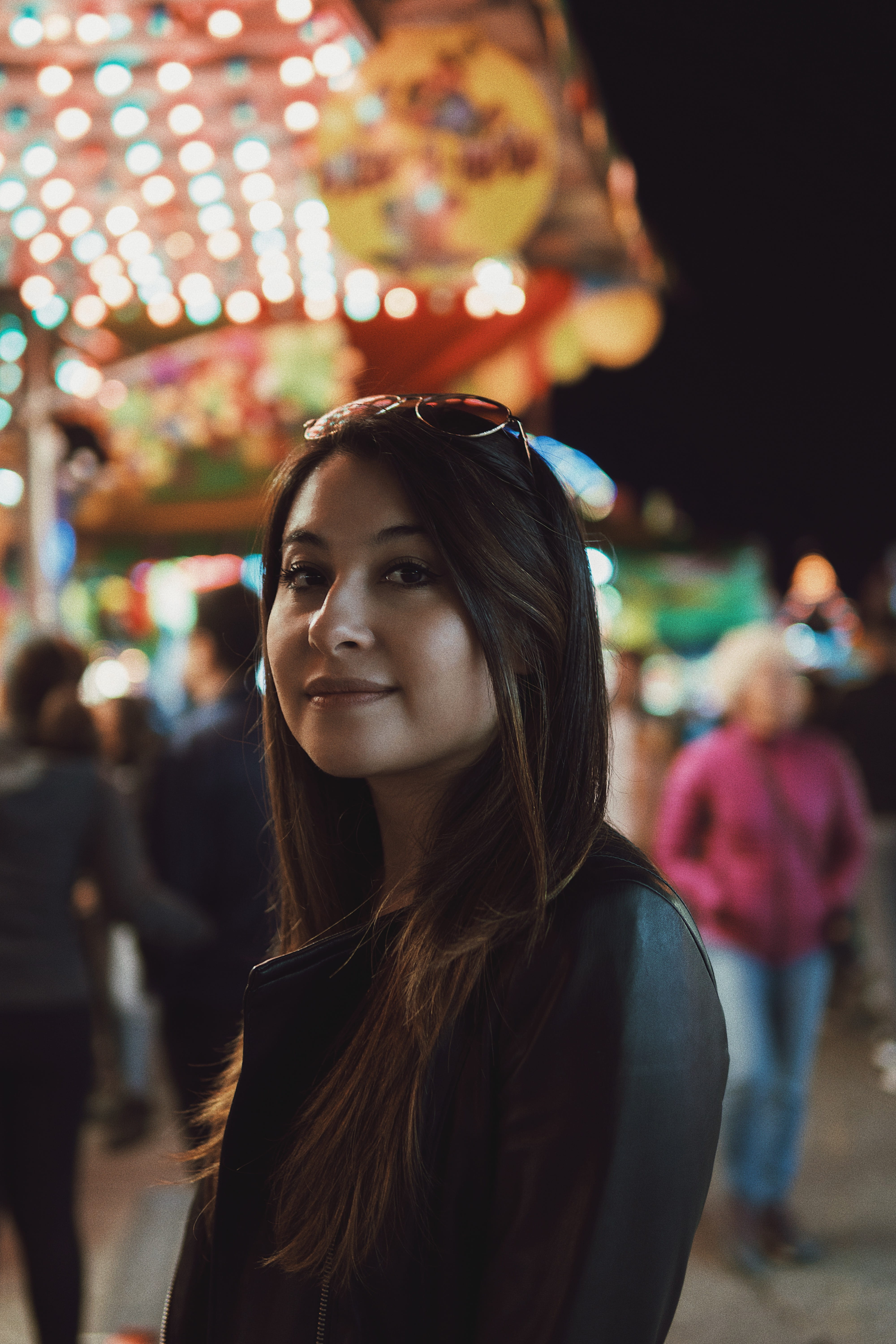 headshot, focus, bokeh, festival, lifestyles, portrait, woman, at carnival, hairstyle, at fair, selective, photo, looking at camera, looking, top, music festival, Phone HD Wallpaper