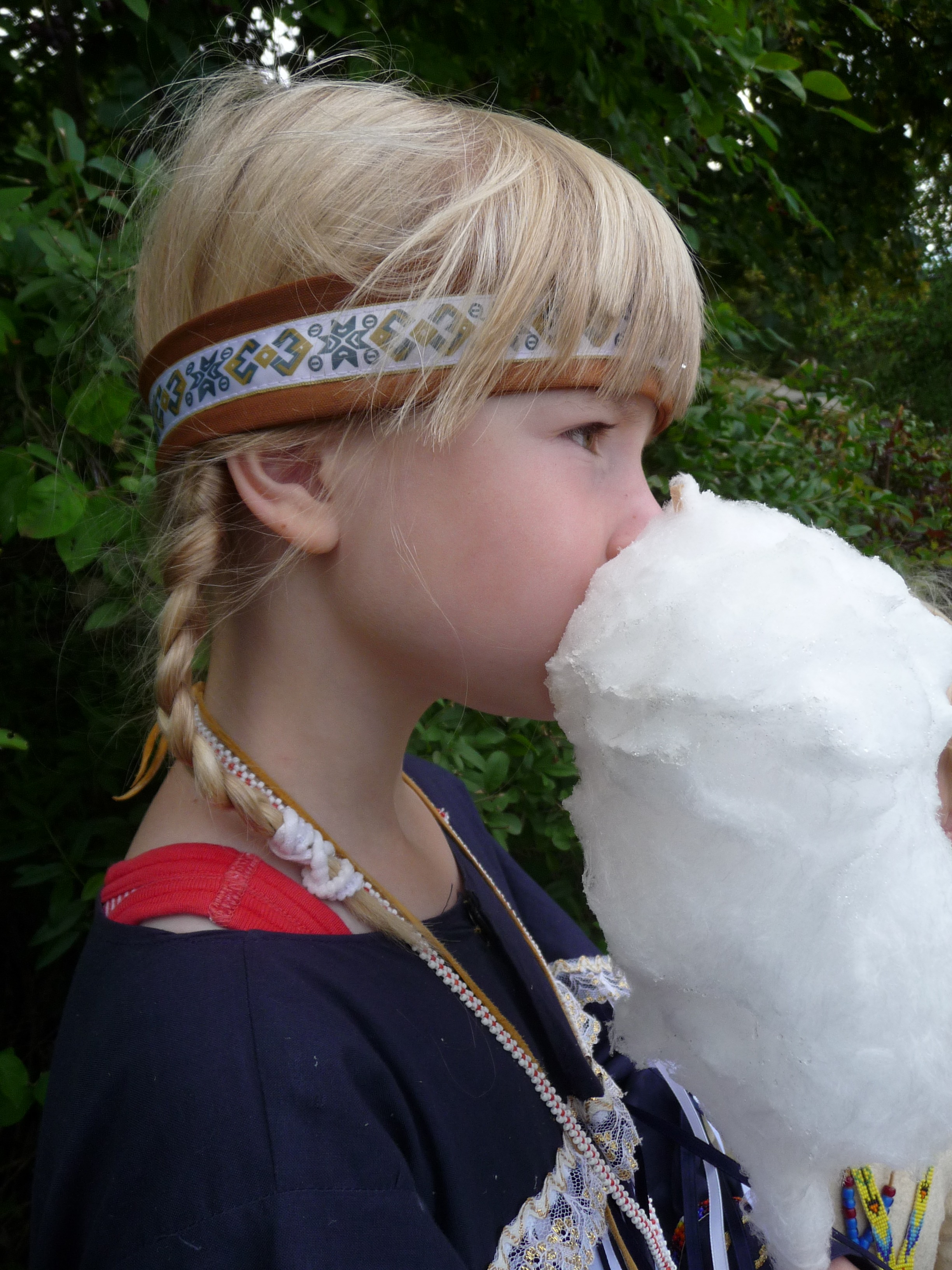 child, lifestyles, eyes, portrait, hair, hairstyle, indians, childrens carnival, blond hair, innocence, leisure activity, childhood, lick, cute, girls, Phone HD Wallpaper
