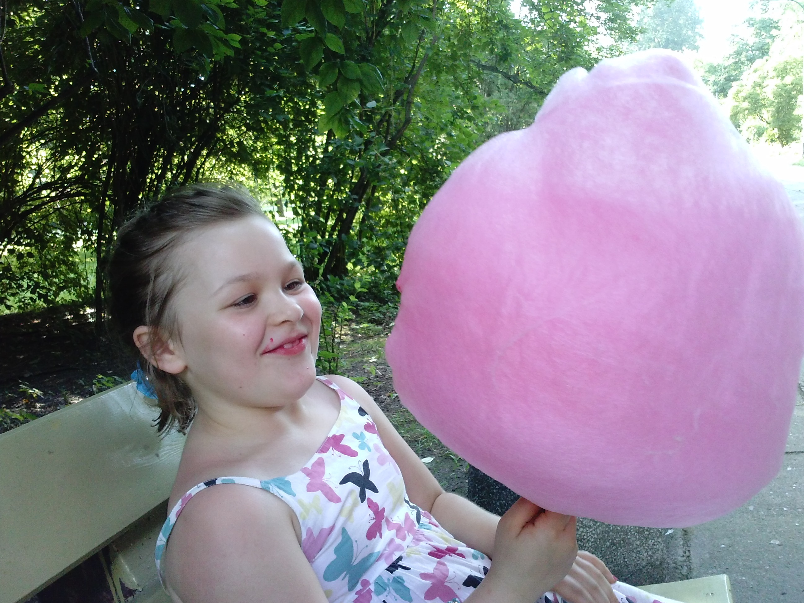 tree, park, 2K, cotton candy, leisure activity, holding, girl, the little girl, candy, females, outdoors, day, pre-adolescent child, childhood, girls, HD Wallpaper