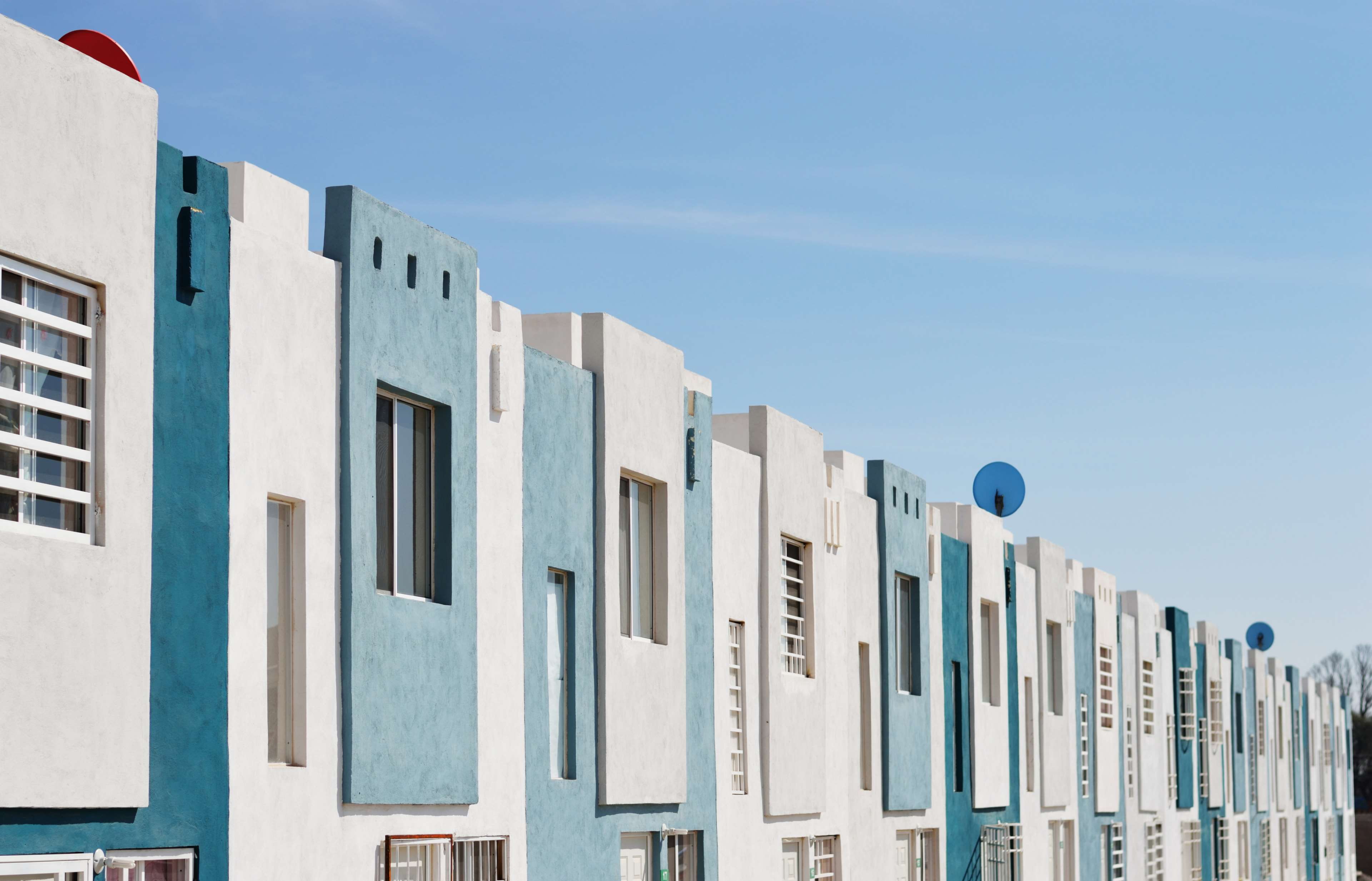suburb, condominium, modern, architectural design, structure, city, condo, sunlight, daylight, clouds, copy space, no people, residential district, exterior, HD Wallpaper