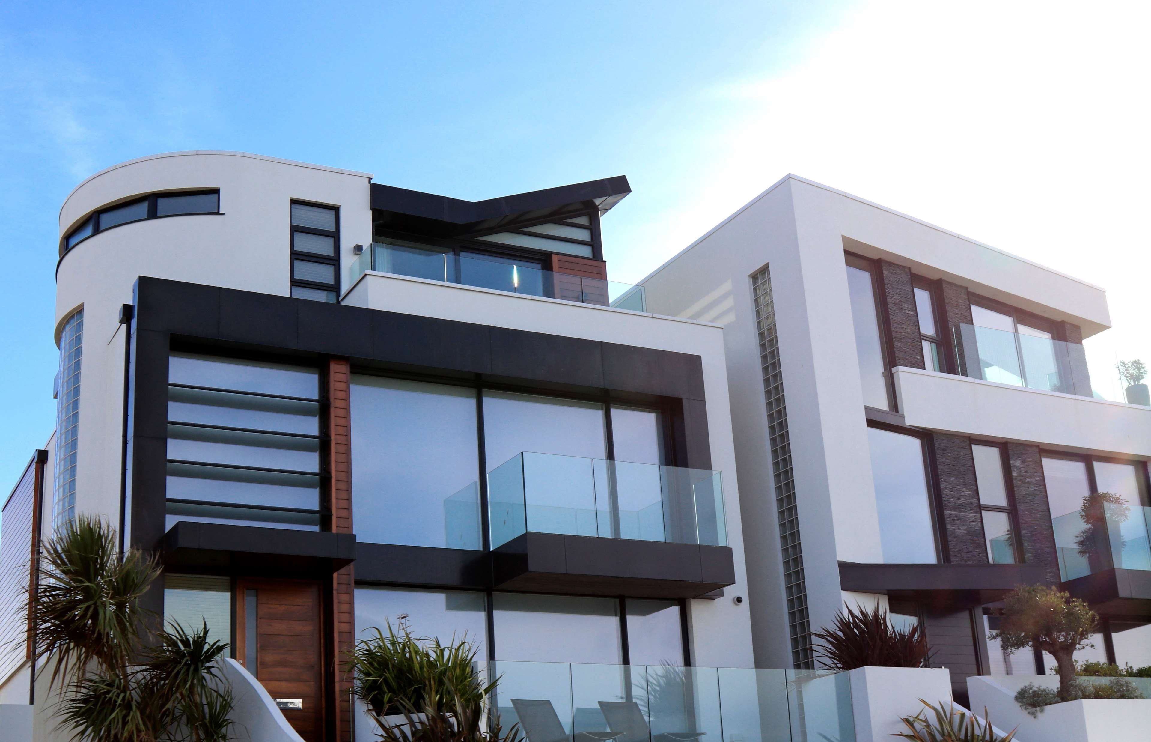 luxury, low angle view, blue, contemporary, sky, plant, condominium, daylight, window, house, home, outdoors, glass, no people, glass windows, lounge, built structure, HD Wallpaper