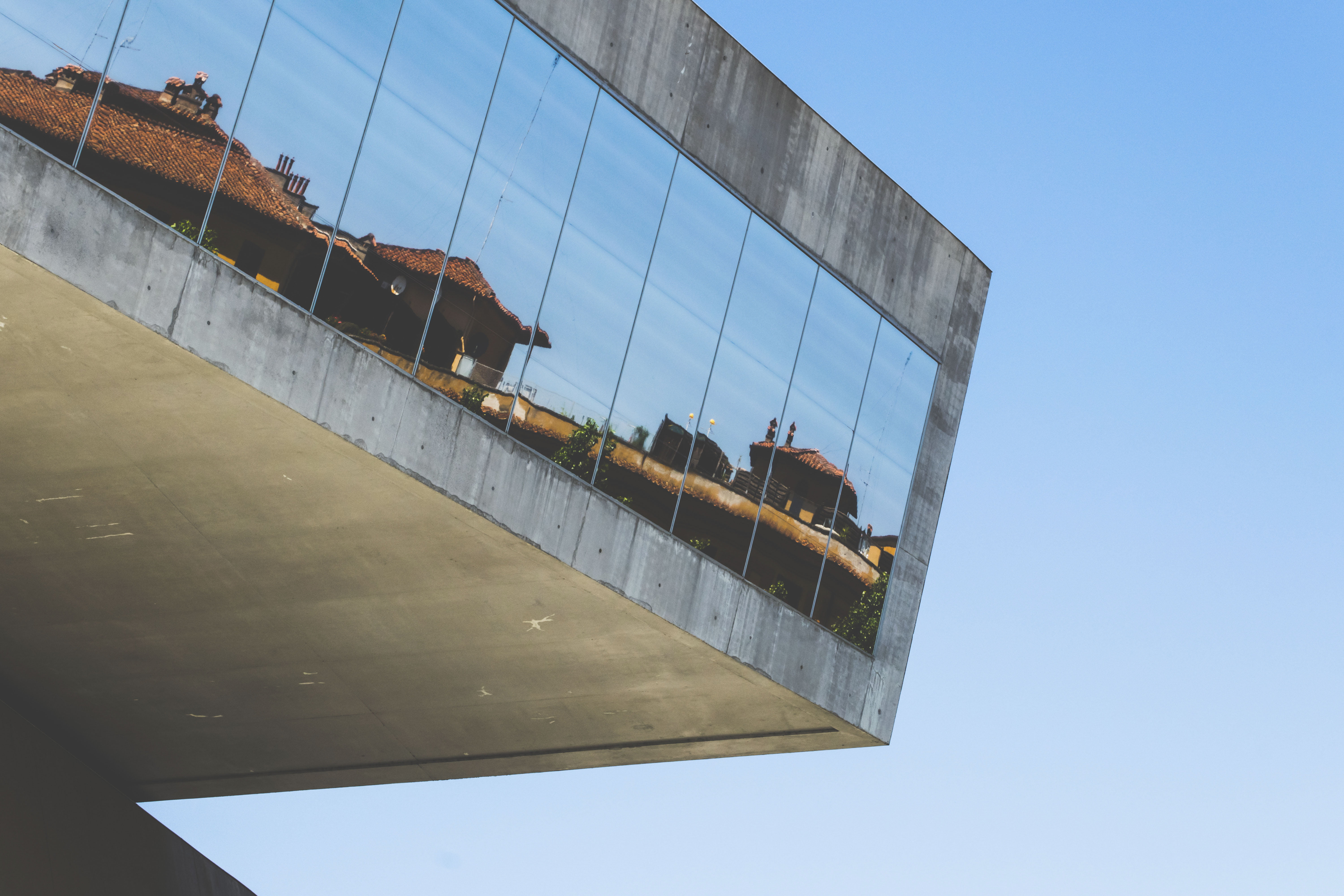 day, 5K, glass - material, building, window, daytime, industry, photo, stadium, blue, infrastructure, mirror, establishment, nature, low angle view, clear sky, HD Wallpaper