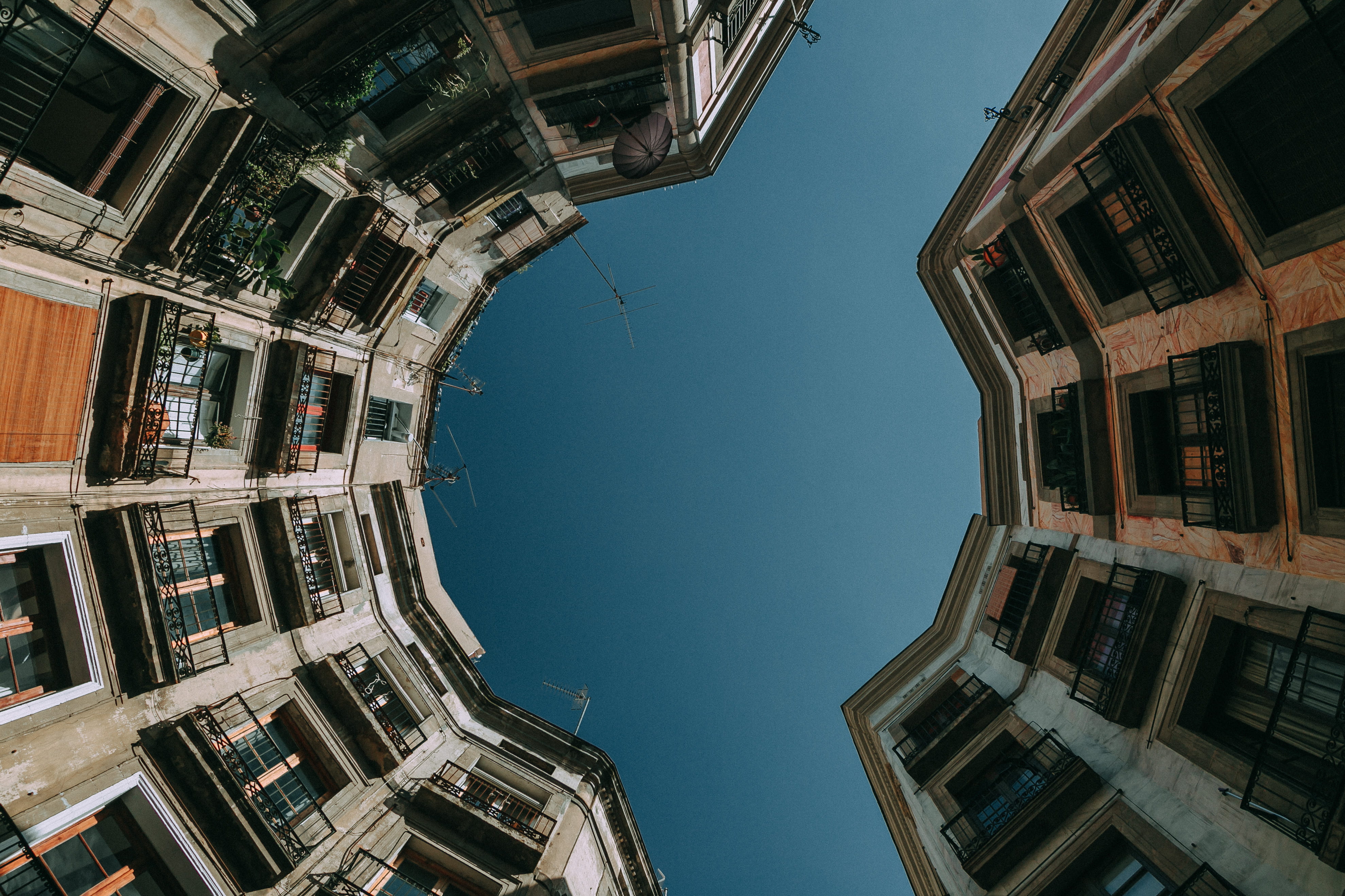 balcony, low angle view, rise, apartment, building exterior, reflection, travel destinations, window, high, water, daytime, blue, cityscape, nature, sky, HD Wallpaper