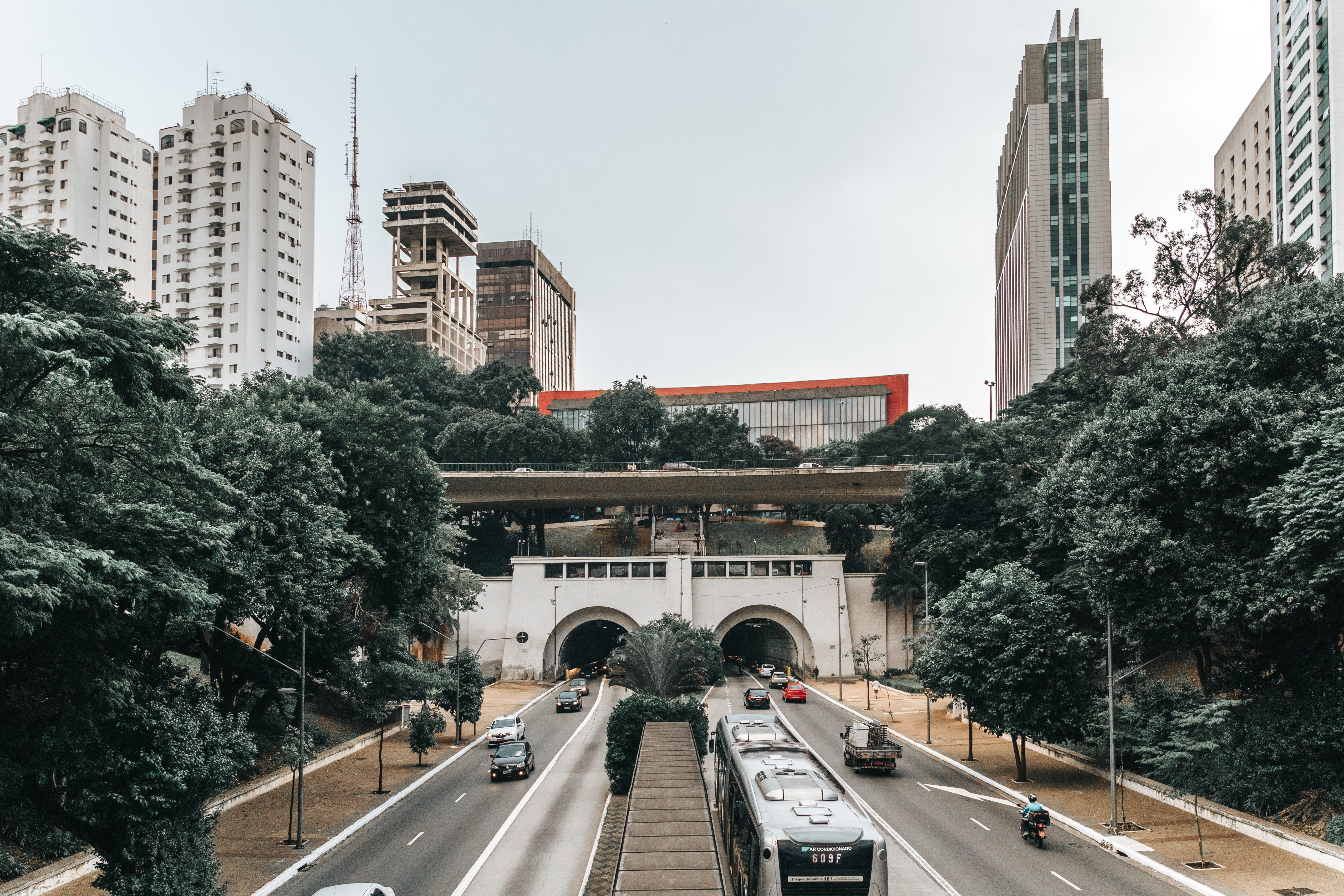 tunnel, architectural design, sao paulo, daylight, bridge - man made structure, building, traffic, plant, land vehicle, sky, modern, architecture, road, HD Wallpaper