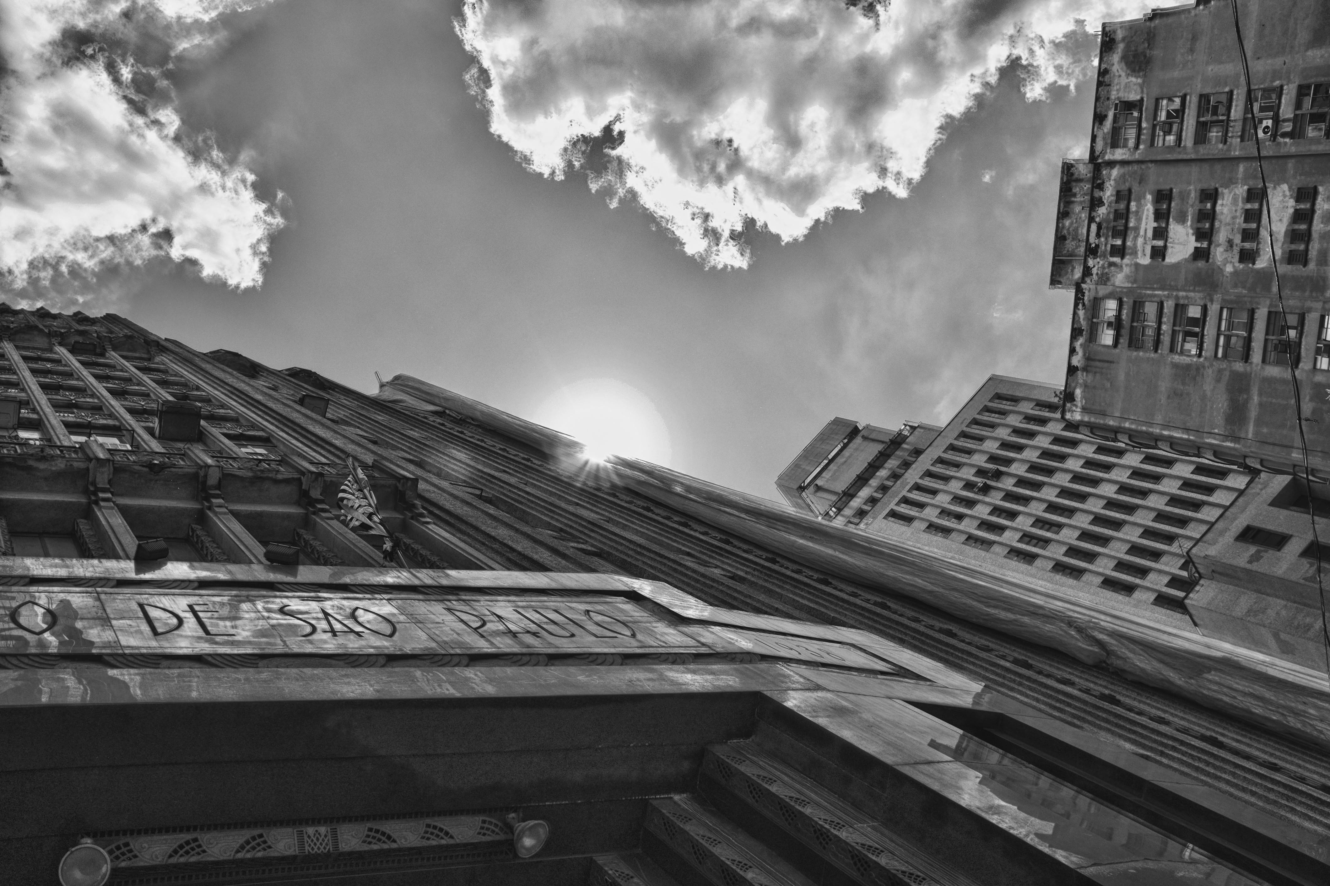 sunlight, built structure, architecture, outdoors, brazil, sao paulo, travel, state of são paulo, directly below, building, 4K, sky, sunbeam, cityscape, HD Wallpaper
