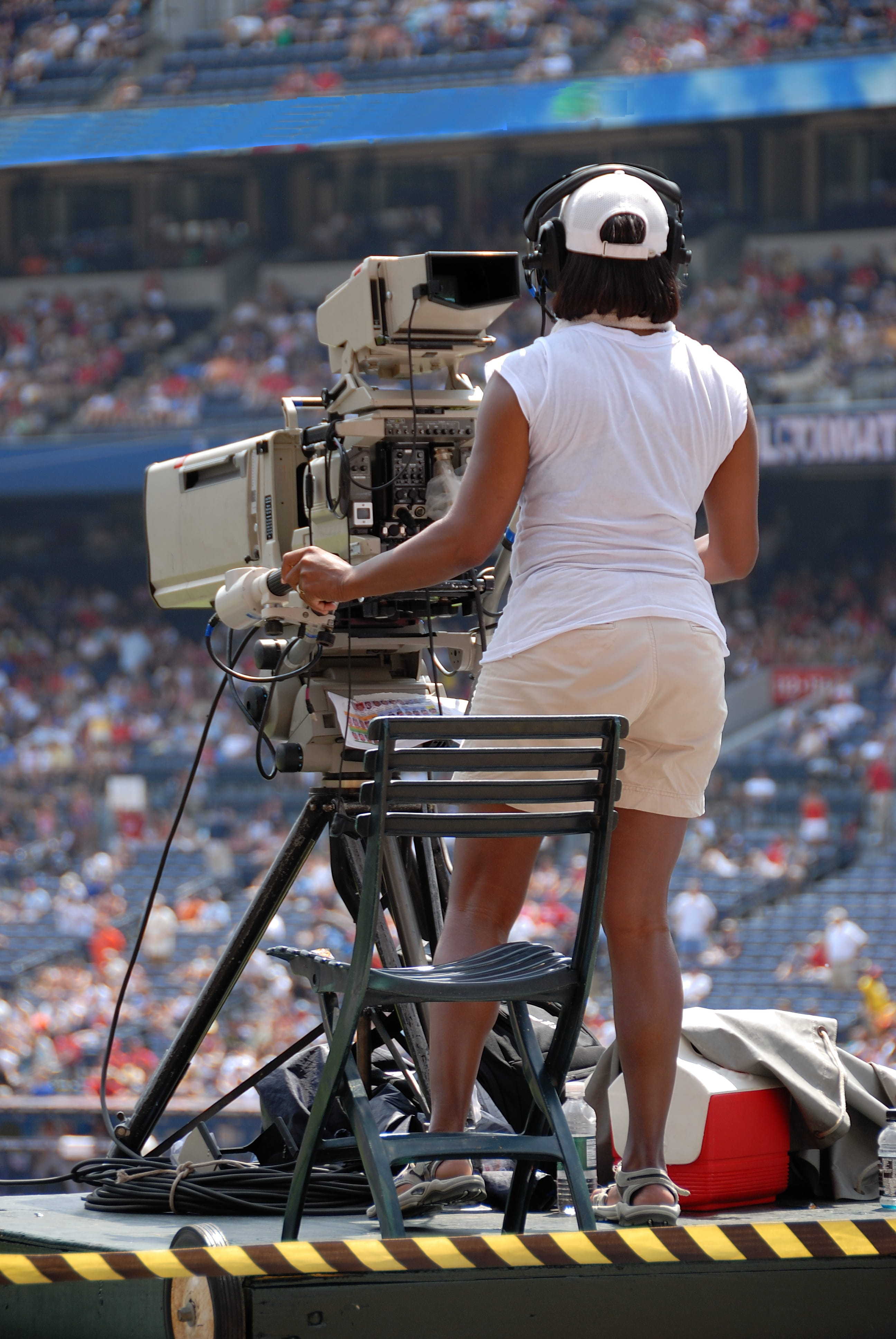 stadium event, adults only, television, digital, arts culture and entertainment, one person, casual clothing, lifestyles, camera - photographic equipment, Phone HD Wallpaper