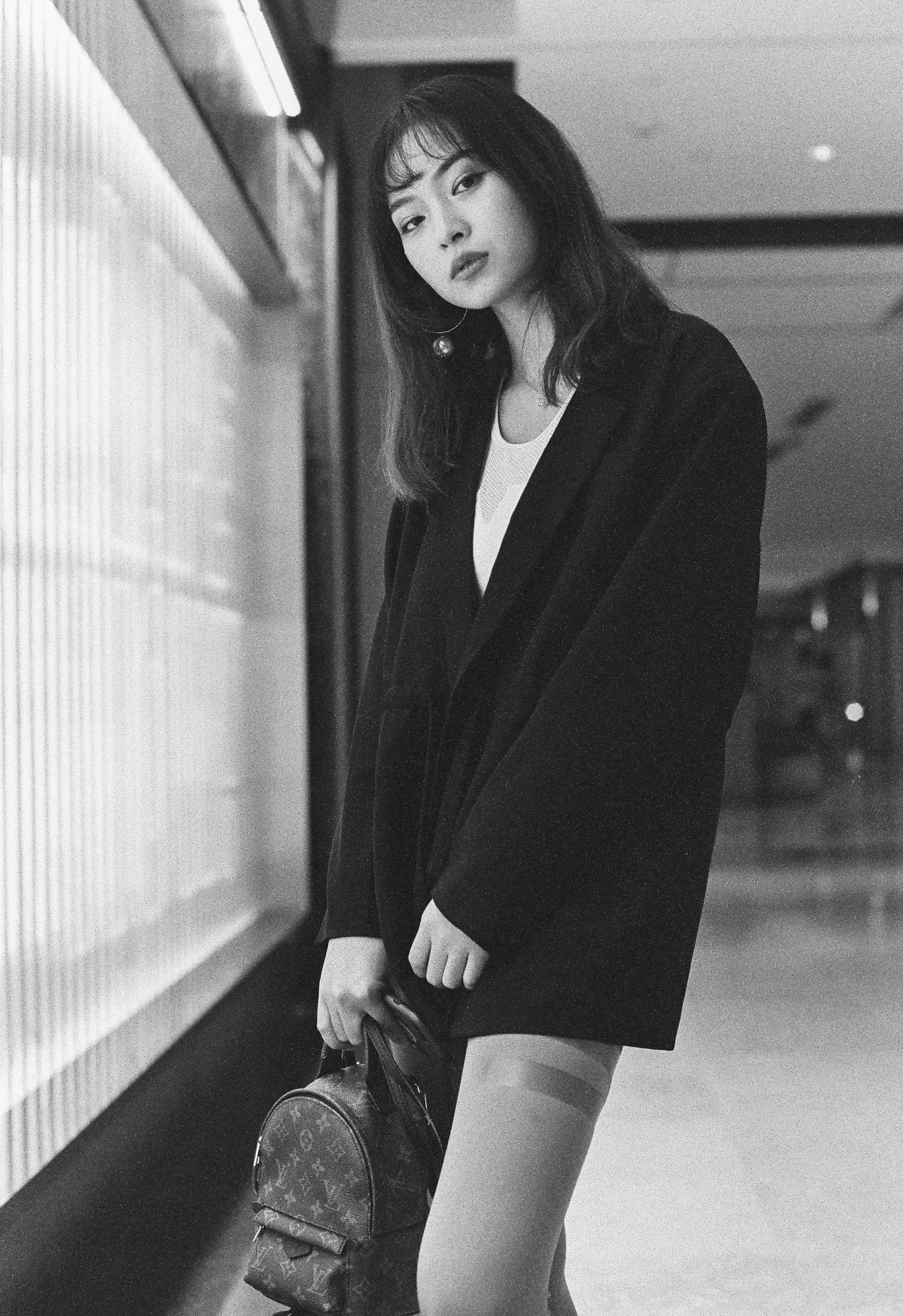 human, beauty, clothing, three quarter length, china, 4K, woman, shoe, business person, standing, indoors, nikon, shorts, filmrolls, long hair, hair, lifestyles, Phone HD Wallpaper