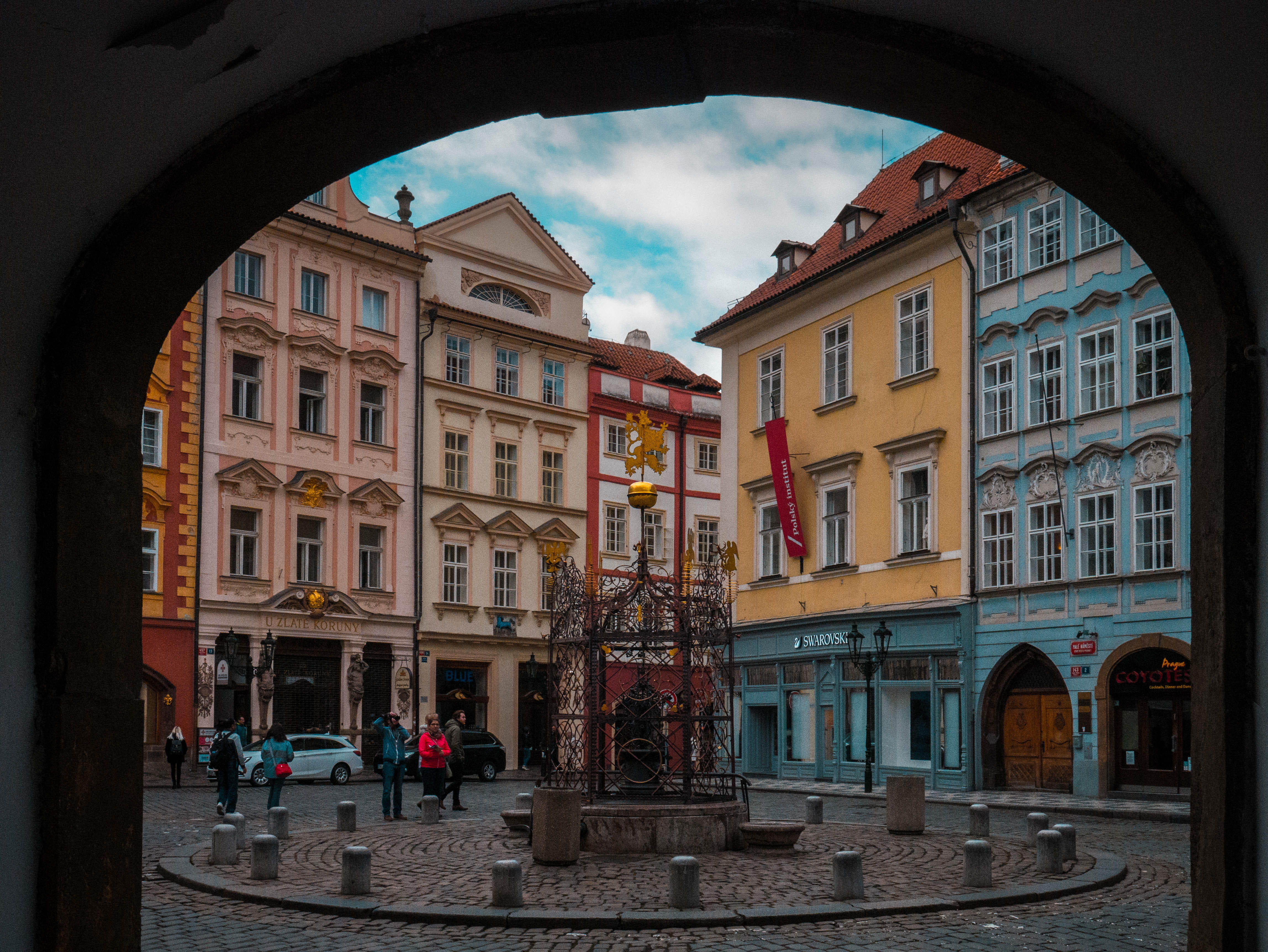 4K, built structure, sky, day, windows, women, traveling, men, old houses, real people, window, building exterior, architecture, adult, travel, people, HD Wallpaper
