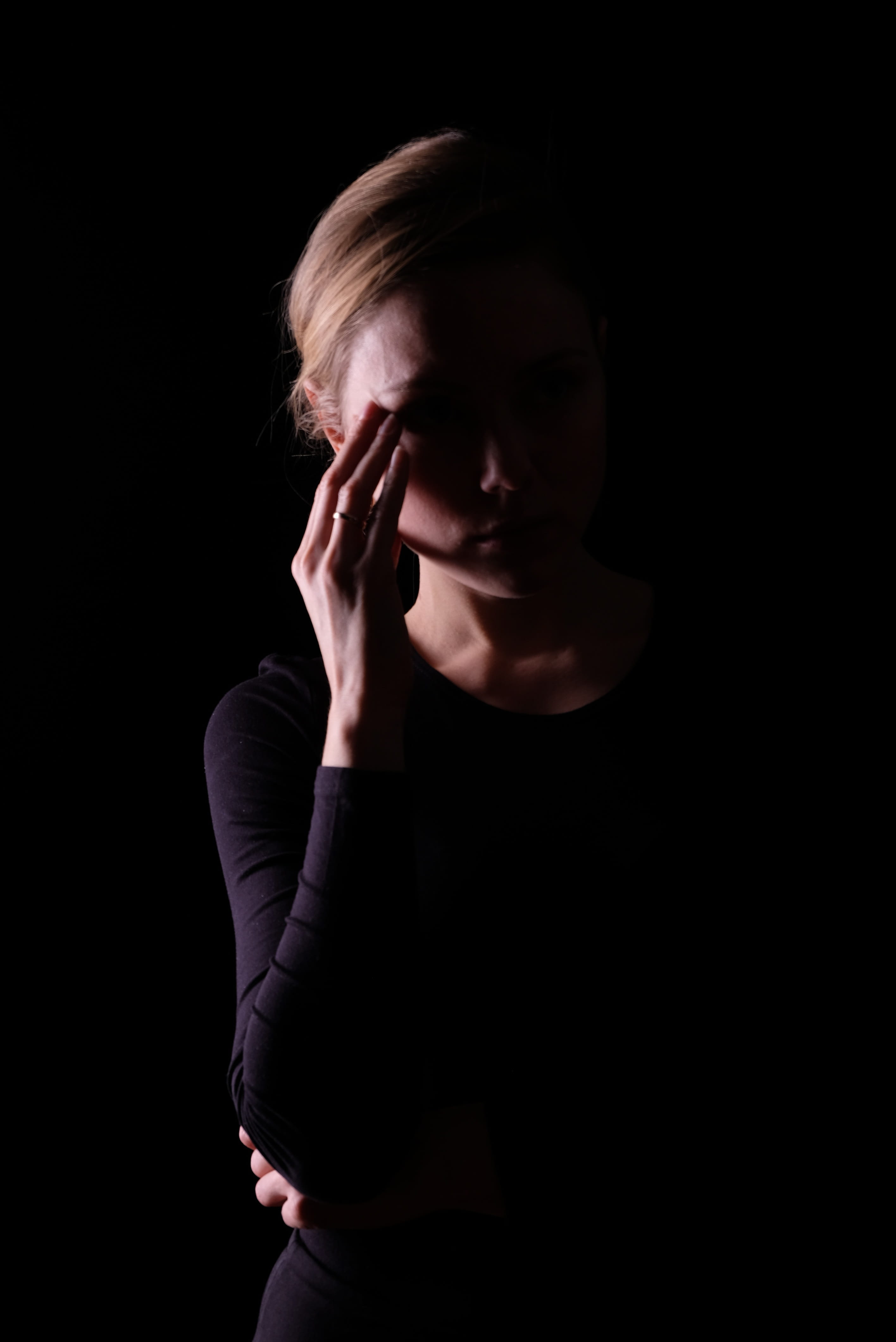 young adult, women, quarrel, front view, lifestyles, parting, dark, black background, hairstyle, drama, indoors, girl, artist, relationship, waist up, portrait, Phone HD Wallpaper