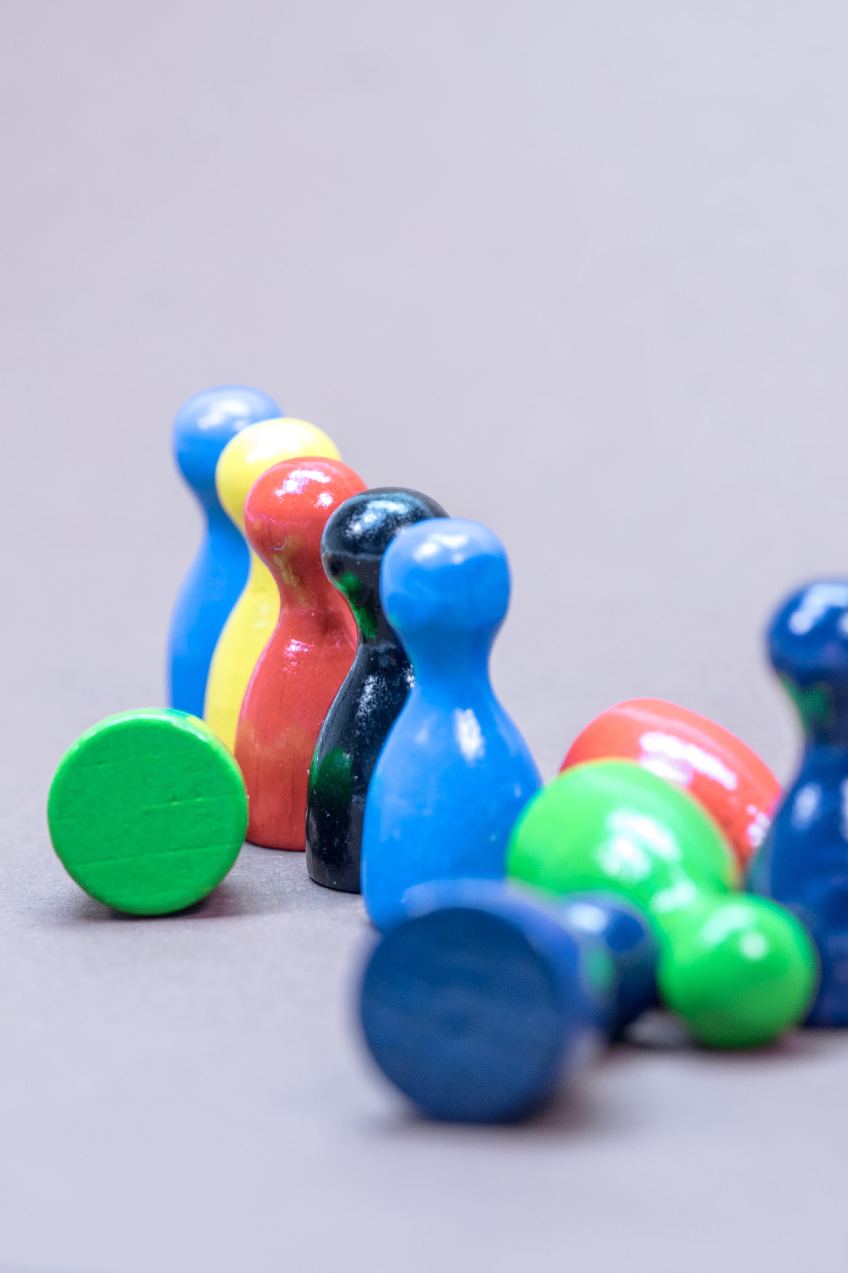 indoors, in a row, variation, no people, table, playsets, studio shot, multi colored, 4K, toy, leisure games, pawn - chess piece, large group of objects, Phone HD Wallpaper