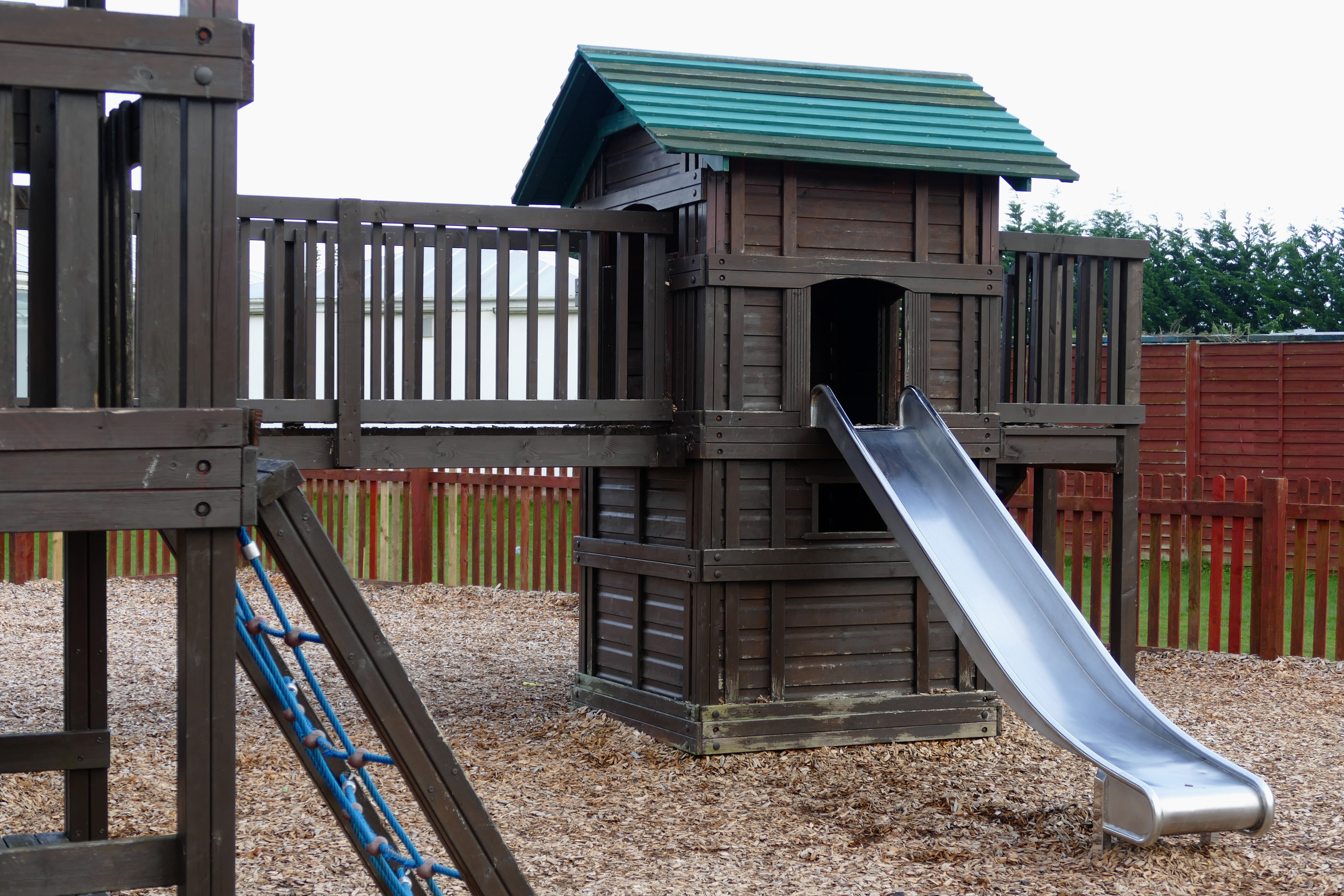 5K, play, outdoor, architecture, happy, leisure, day, summertime, sky, plant, built structure, active, slide, jungle gym, enjoy, building exterior, outdoor play equipment, HD Wallpaper