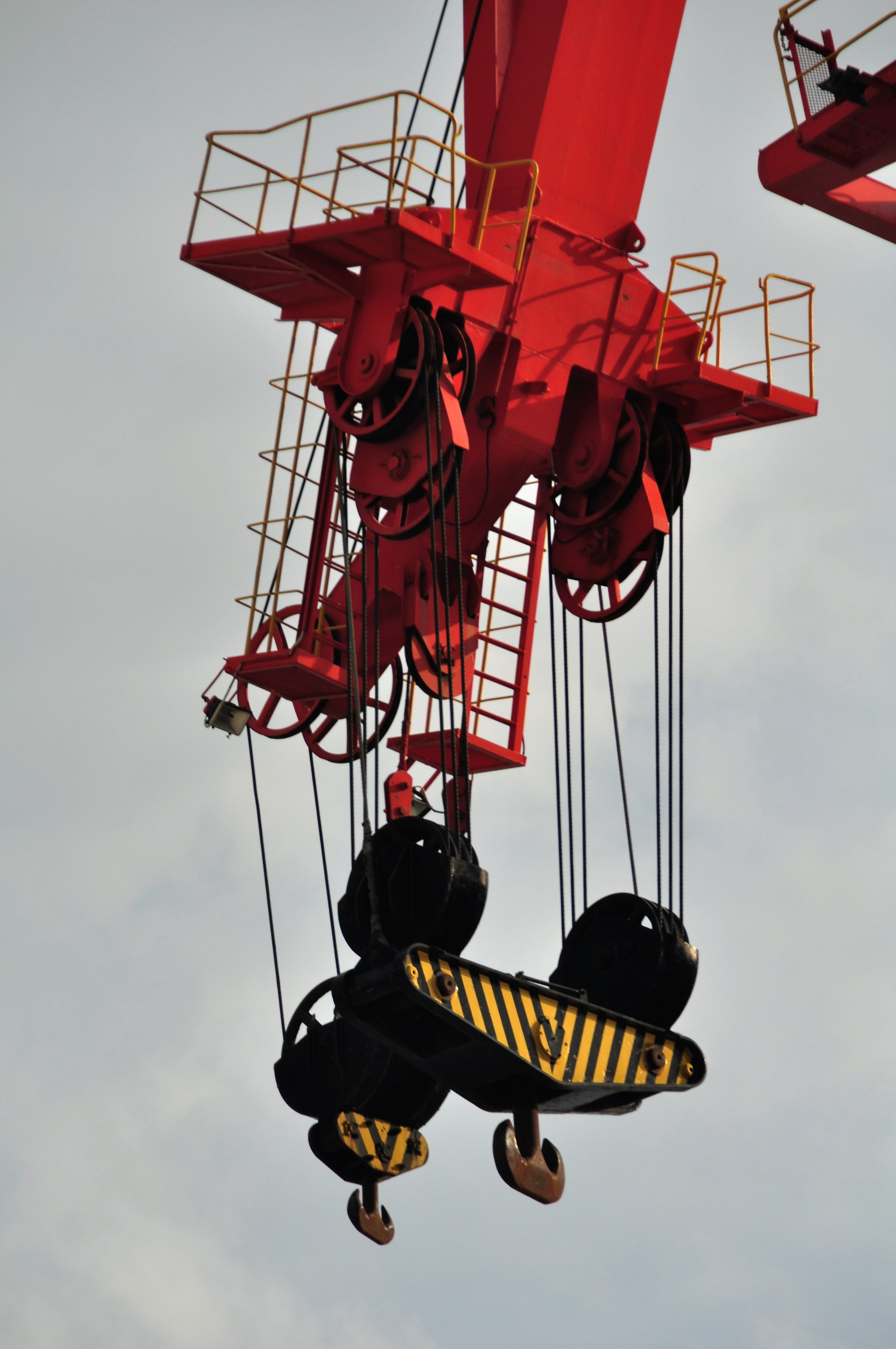 arts culture and entertainment, baukran, cranes, low angle view, crane arm, ship crane, day, cargo transport, hoist rope, lift loads, real people, outdoors, Phone HD Wallpaper