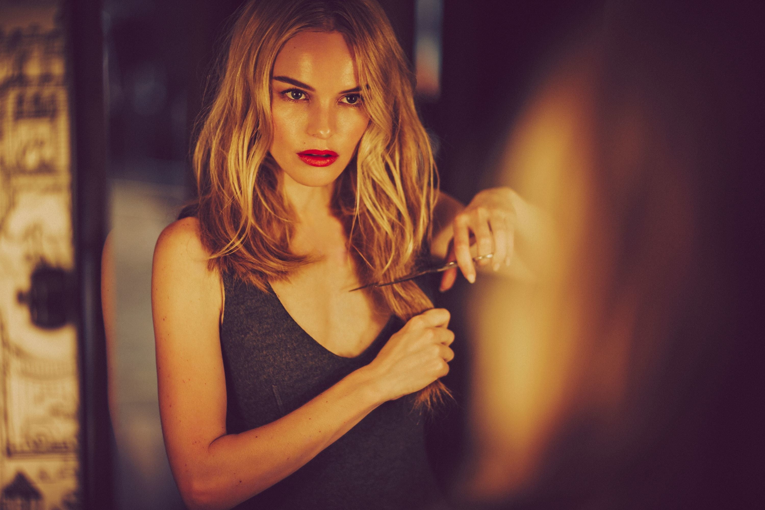 hairstyle, 2K, bare shoulders, Kate Bosworth, blonde, red lipstick, food, young adult, holding, one person, portrait, women, hair, beauty, food and drink, HD Wallpaper