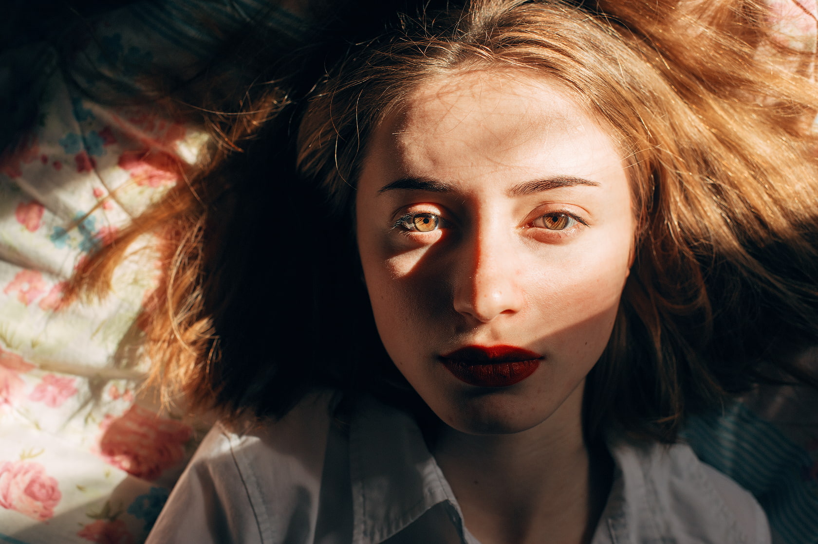 leisure activity, teenager, young adult, lifestyles, women, headshot, beautiful woman, close-up, Marat Safin, looking at camera, real people, lying on back, HD Wallpaper