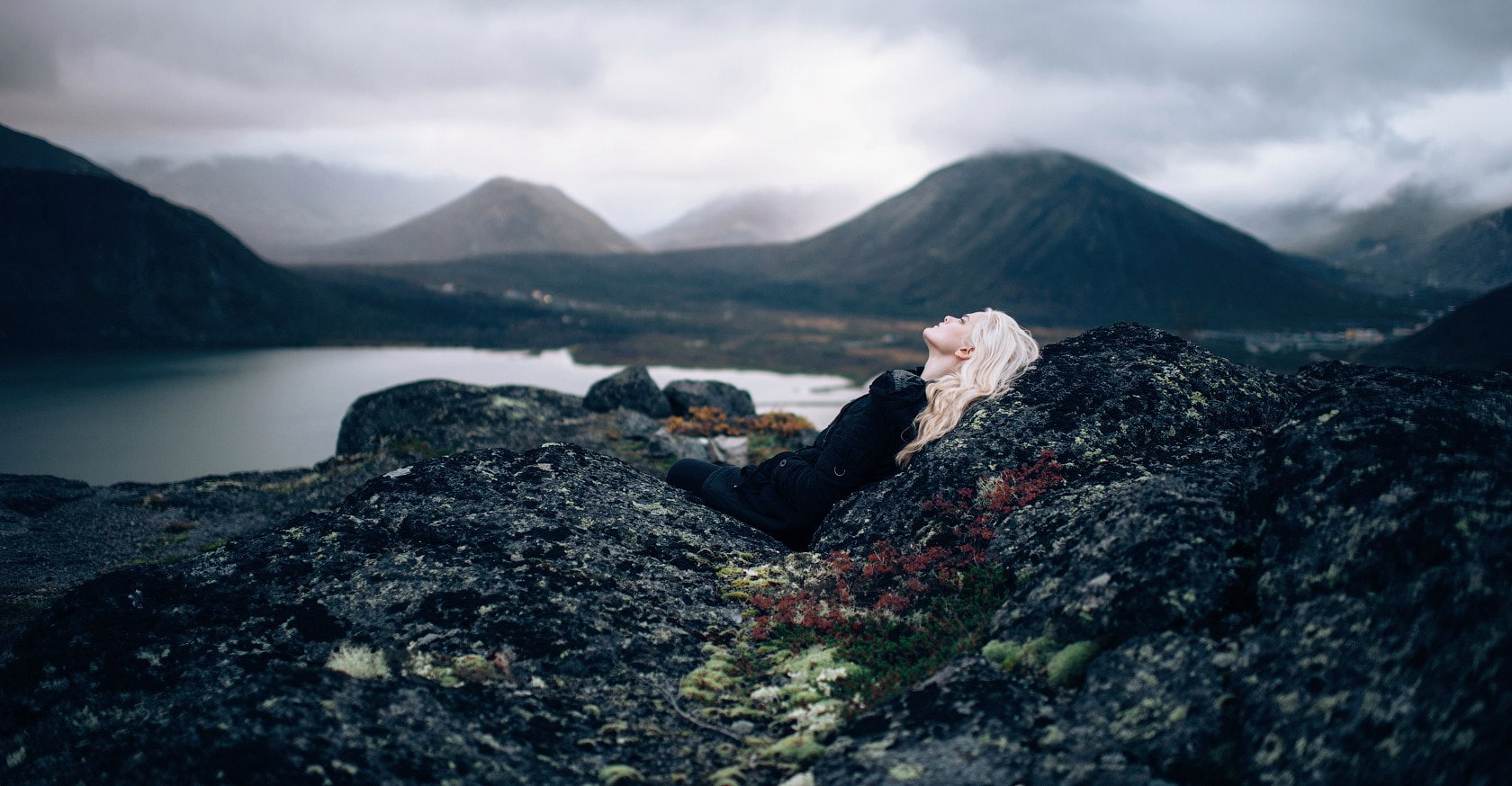 lying down, lake, mountains, model, women, mist, photography, black clothing, lying on back, women outdoors, 720P, depth of field, Marat Safin, landscape, HD Wallpaper