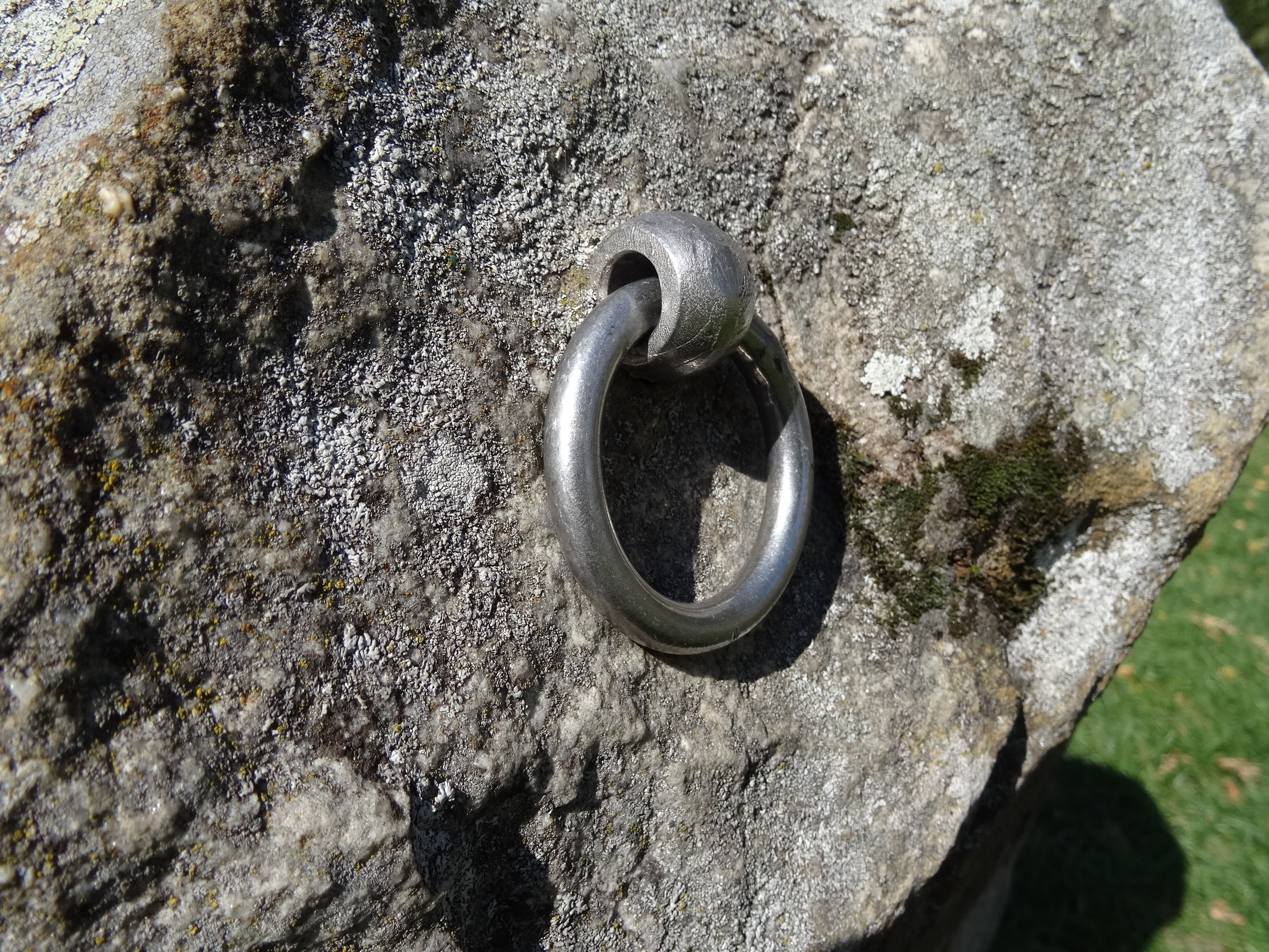 mount, sunlight, metal ring, eyelet, focus on foreground, rough, day, geometric shape, jewelry, solid, rock - object, 2K, hook, circle, no people, stone, HD Wallpaper
