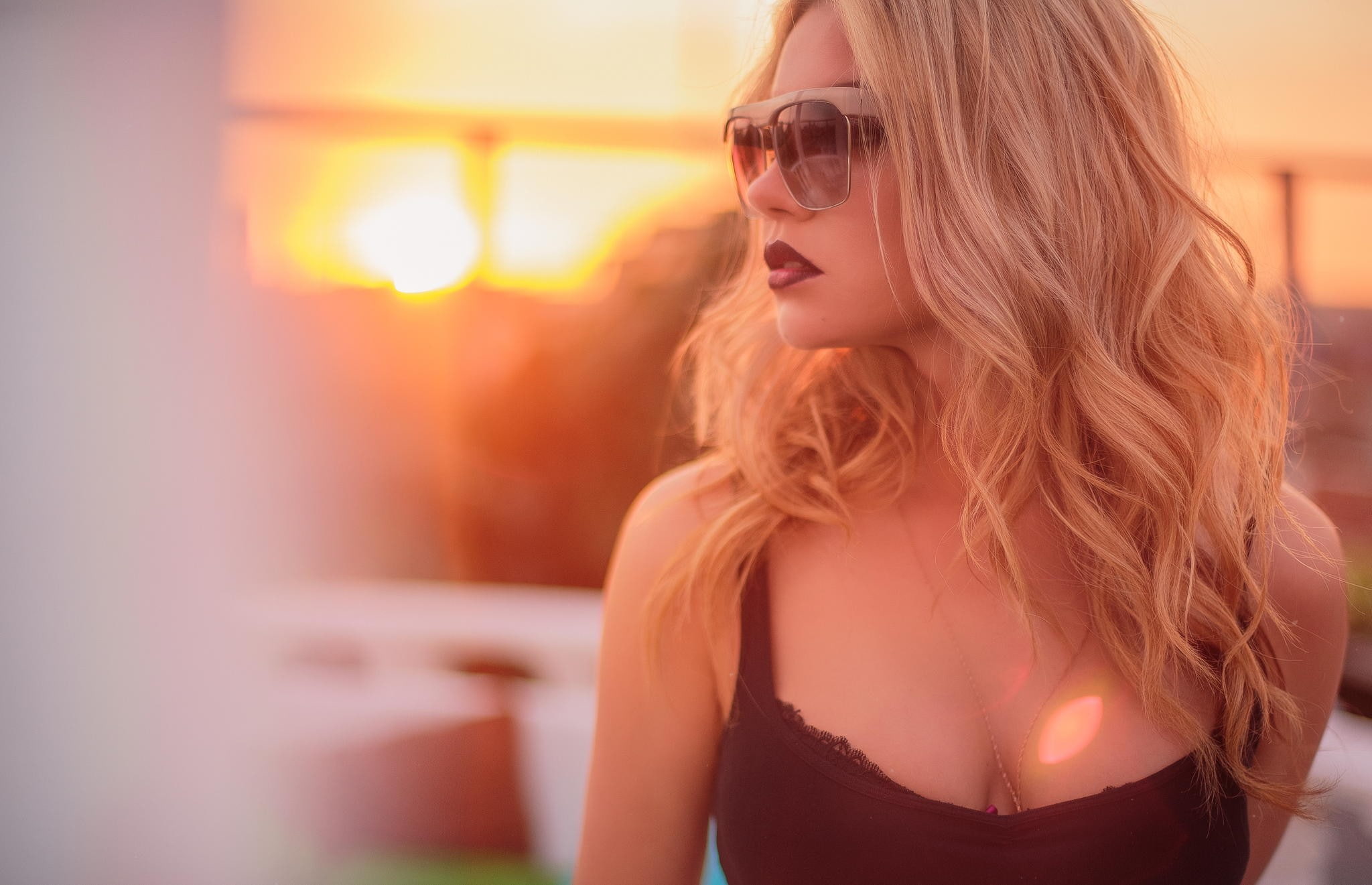 red lipstick, cleavage, wavy hair, blonde, sunset, women, model, black tops, 1080P, sunglasses, black bras, HD Wallpaper