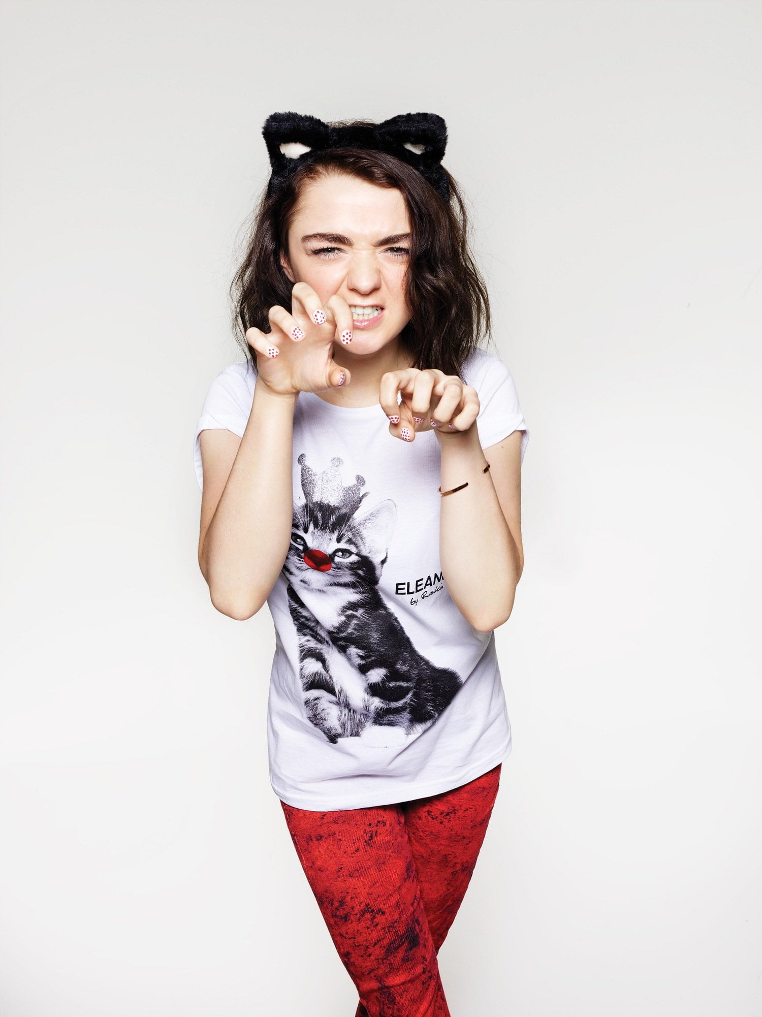 1080P, brunette, shoulder length hair, Maisie Williams, simple background, cat ears, actress, women, Phone HD Wallpaper