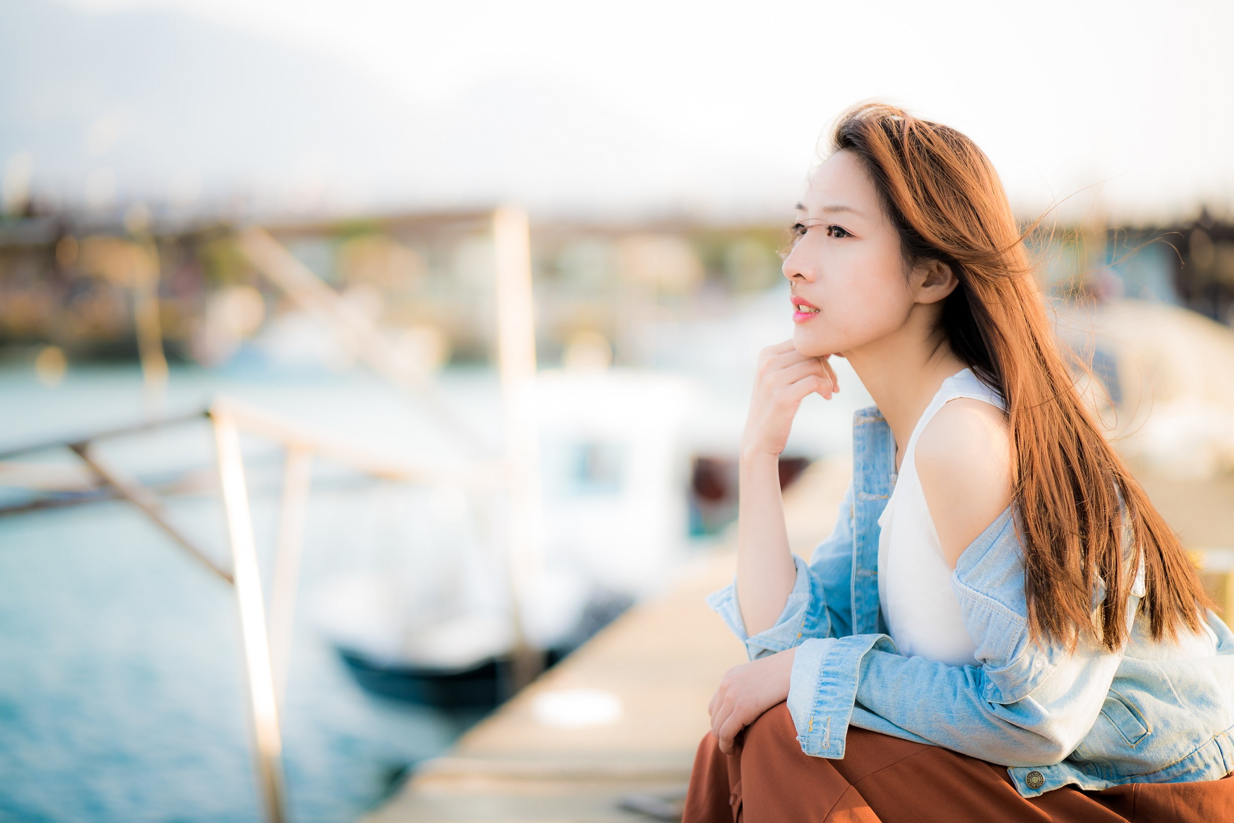 lifestyles, Asian, depth of field, looking into the distance, contemplation, brunette, women, casual clothing, sitting, leisure activity, women outdoors, HD Wallpaper