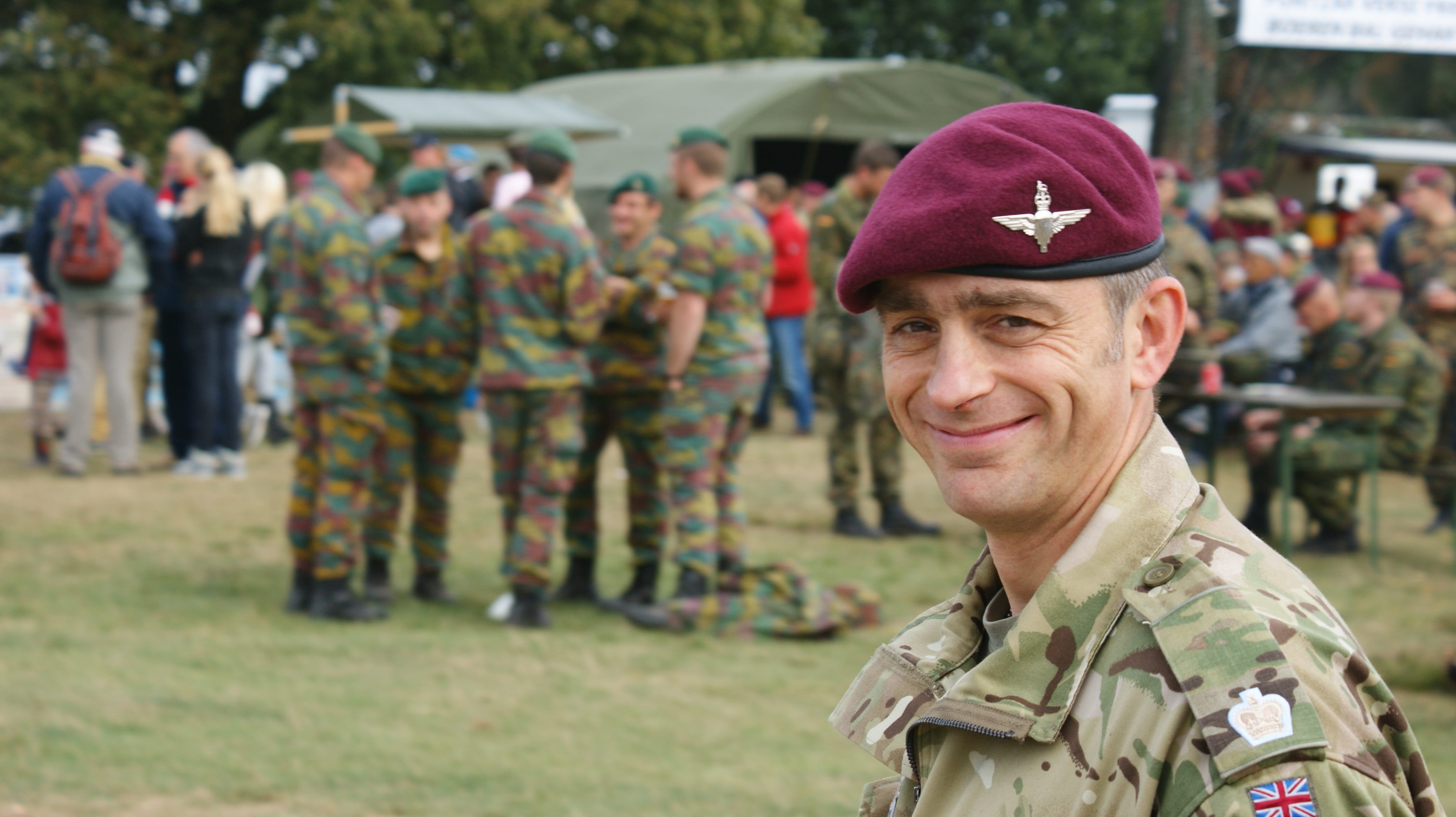 smiling, looking at camera, 4K, festival, military, emotion, camouflage clothing, people, government, ginkelse heide fields, military uniform, english soldier, HD Wallpaper