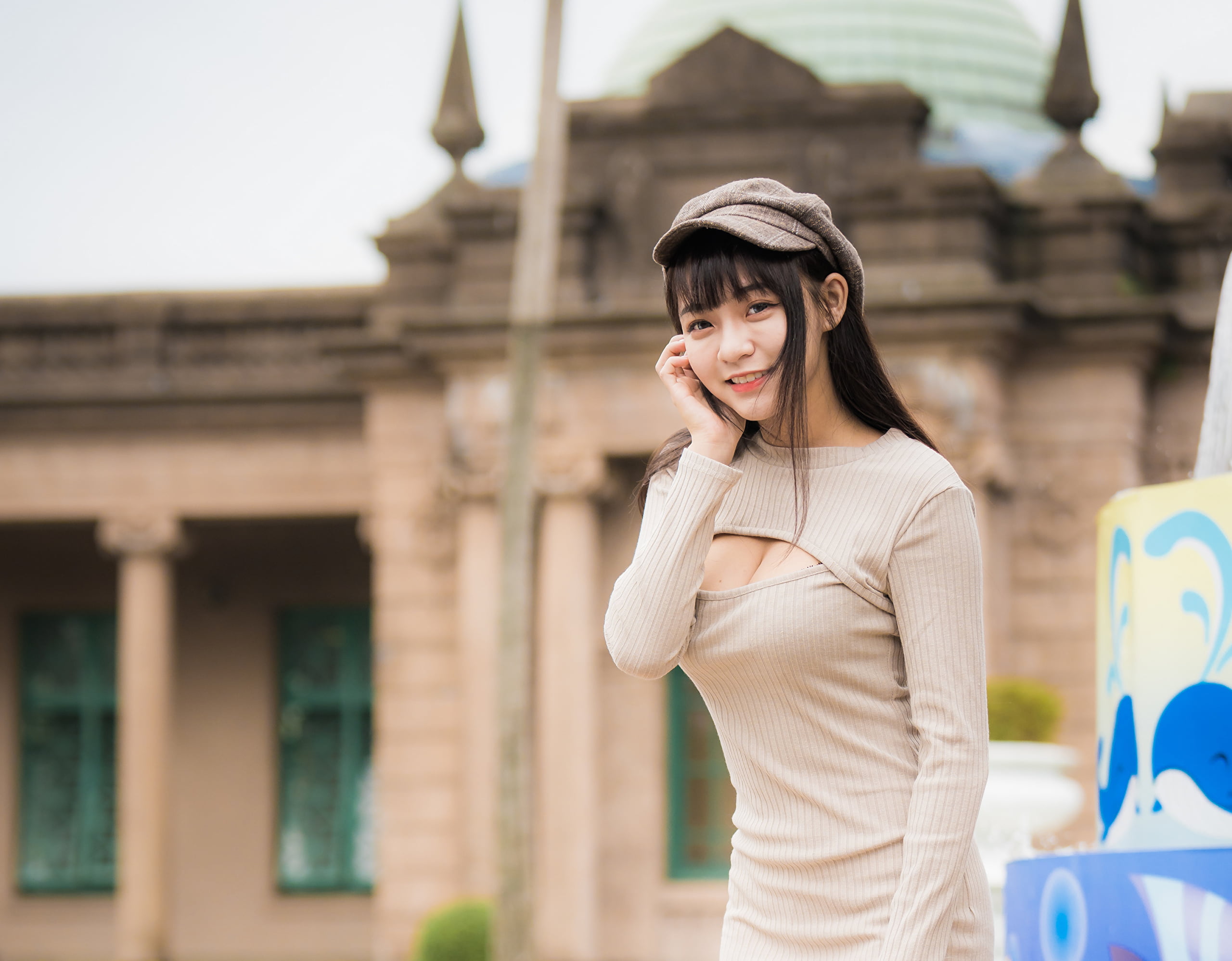 long hair, depth of field, Asian, looking at viewer, building, 2K, berets, model, column, dress, women, HD Wallpaper