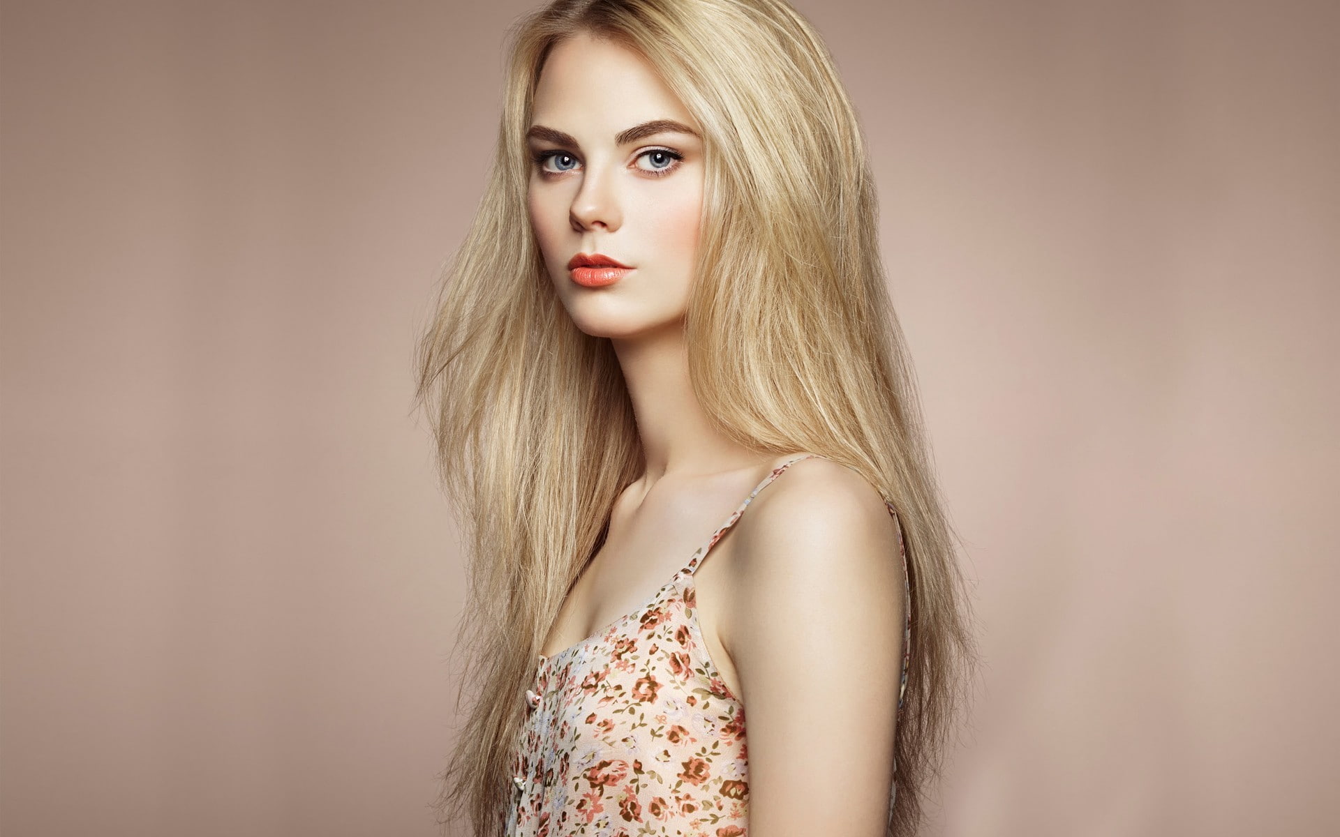 simple background, adult, fashion, human face, hair, headshot, hairstyle, women, human hair, beauty, glamour, one person, fashion model, long hair, beautiful people, HD Wallpaper