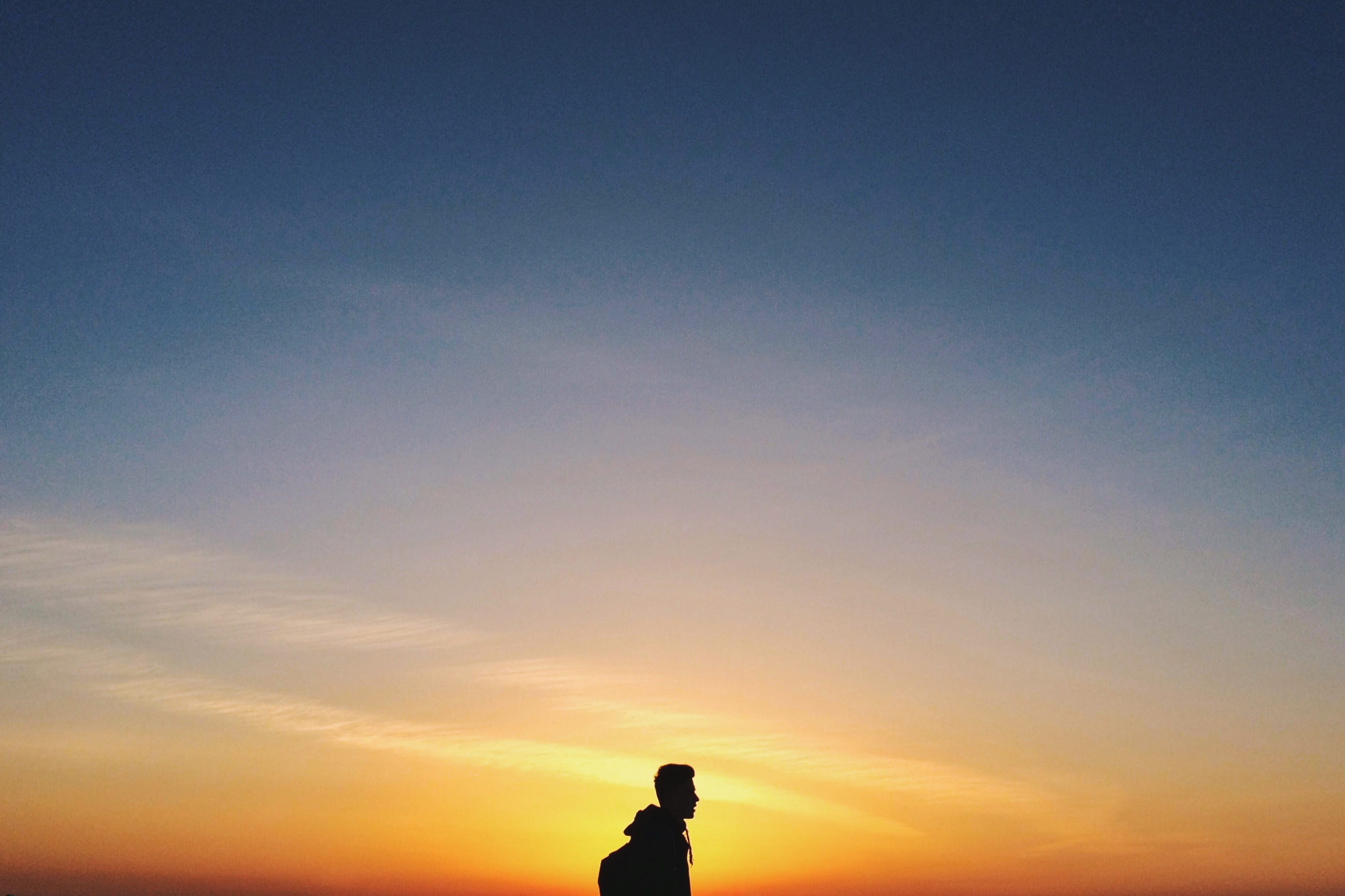 men, 2K, copy space, outdoors, scenics - nature, real people, tranquility, beauty in nature, man, nature, peopleTravel, sky, tranquil scene, sunset, one person, HD Wallpaper