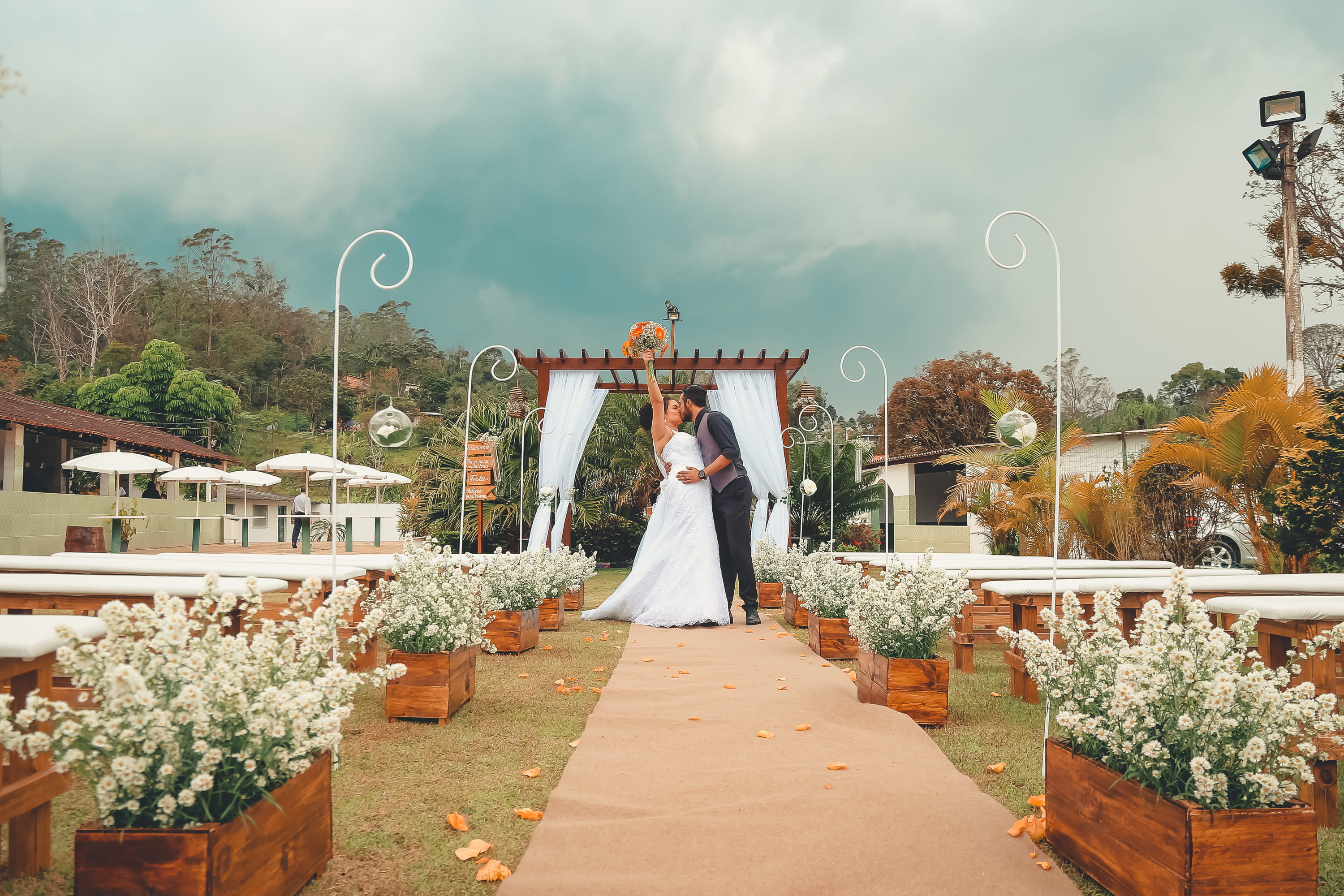 photography, kissing, aisle, groom, positive emotion, women, newlywed, selective, nature, newly, life events, wedding dress, adult, bride, day, sky, 2K, HD Wallpaper
